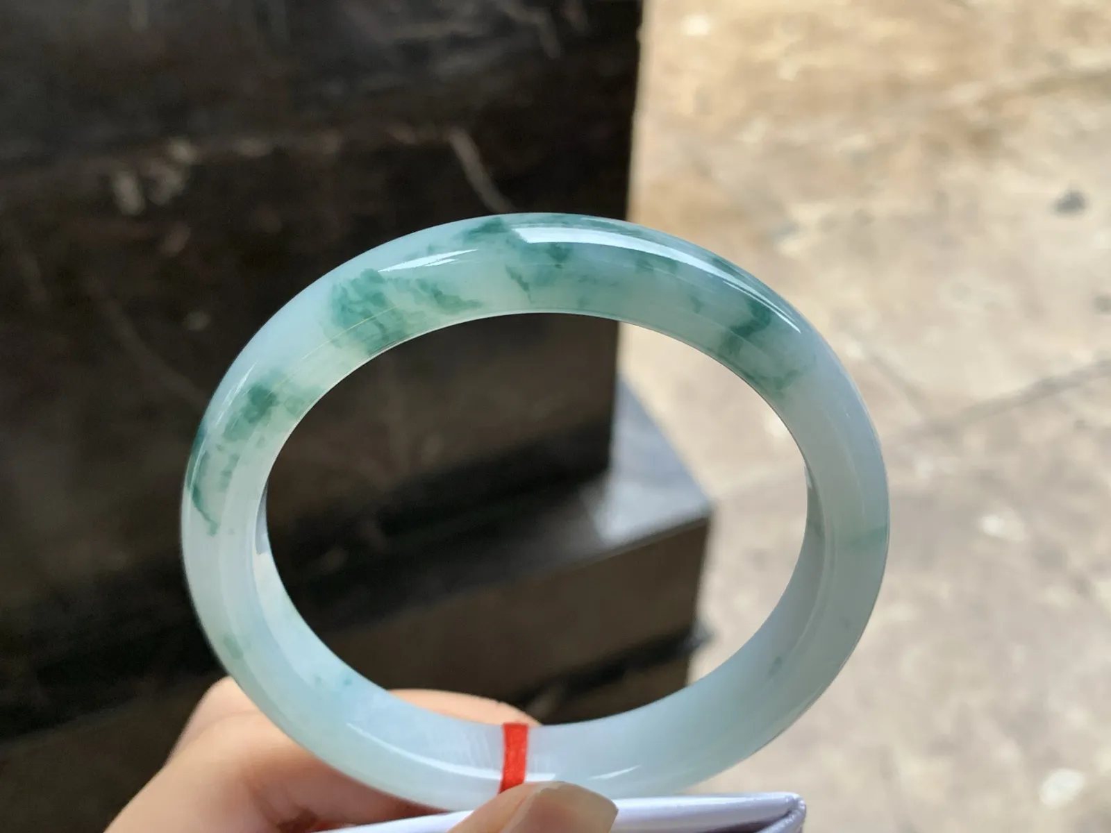 63.5-12.3-8.6

蓝花大圈手镯^_^飘花浓郁