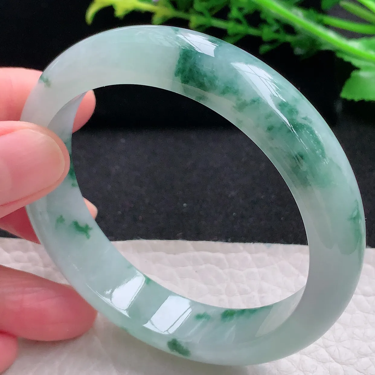 Nc自然光57*13.8*8平安镯 天然缅甸翡翠a 货冰飘花宽边玉镯子