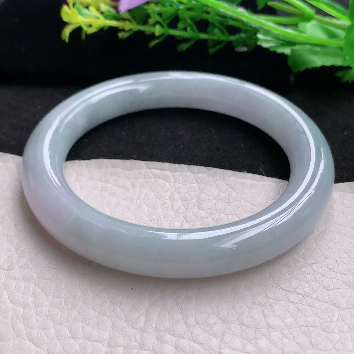 hh大圈口62*11.2*11.2美人镯 天然缅甸翡翠白月光大气圆条玉镯子