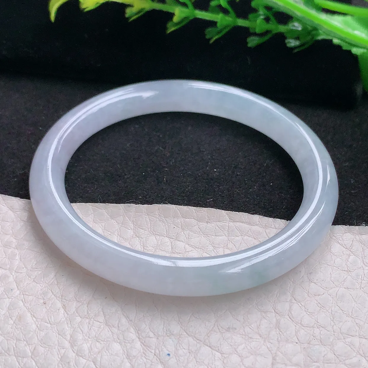 n小圈口51*7.2*7叮当镯 天然缅甸翡翠a 货白月光圆条玉镯子 玉手环