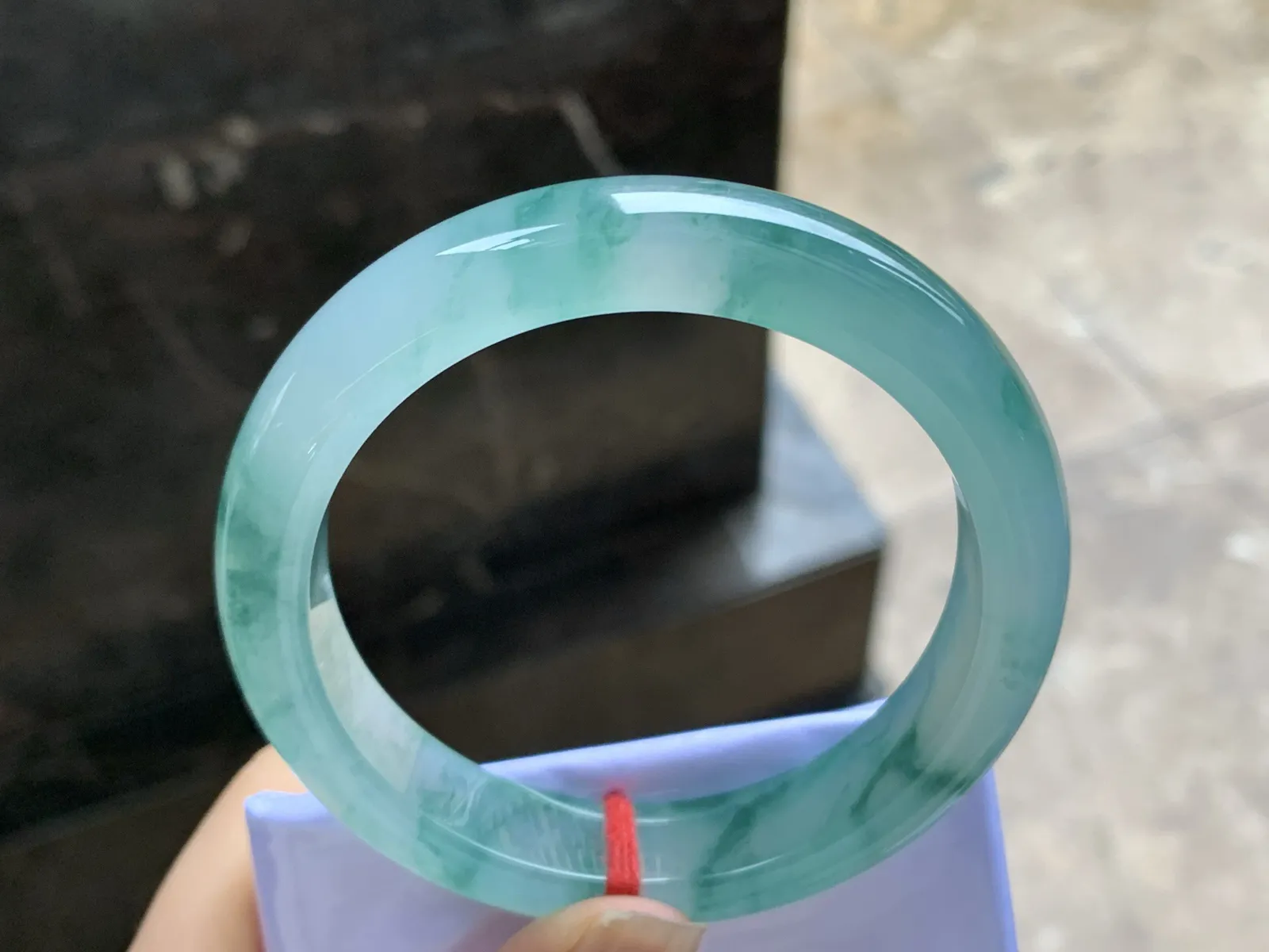 58-12.8-8.9

冰种飘花手镯^_^种水足 飘花灵韵