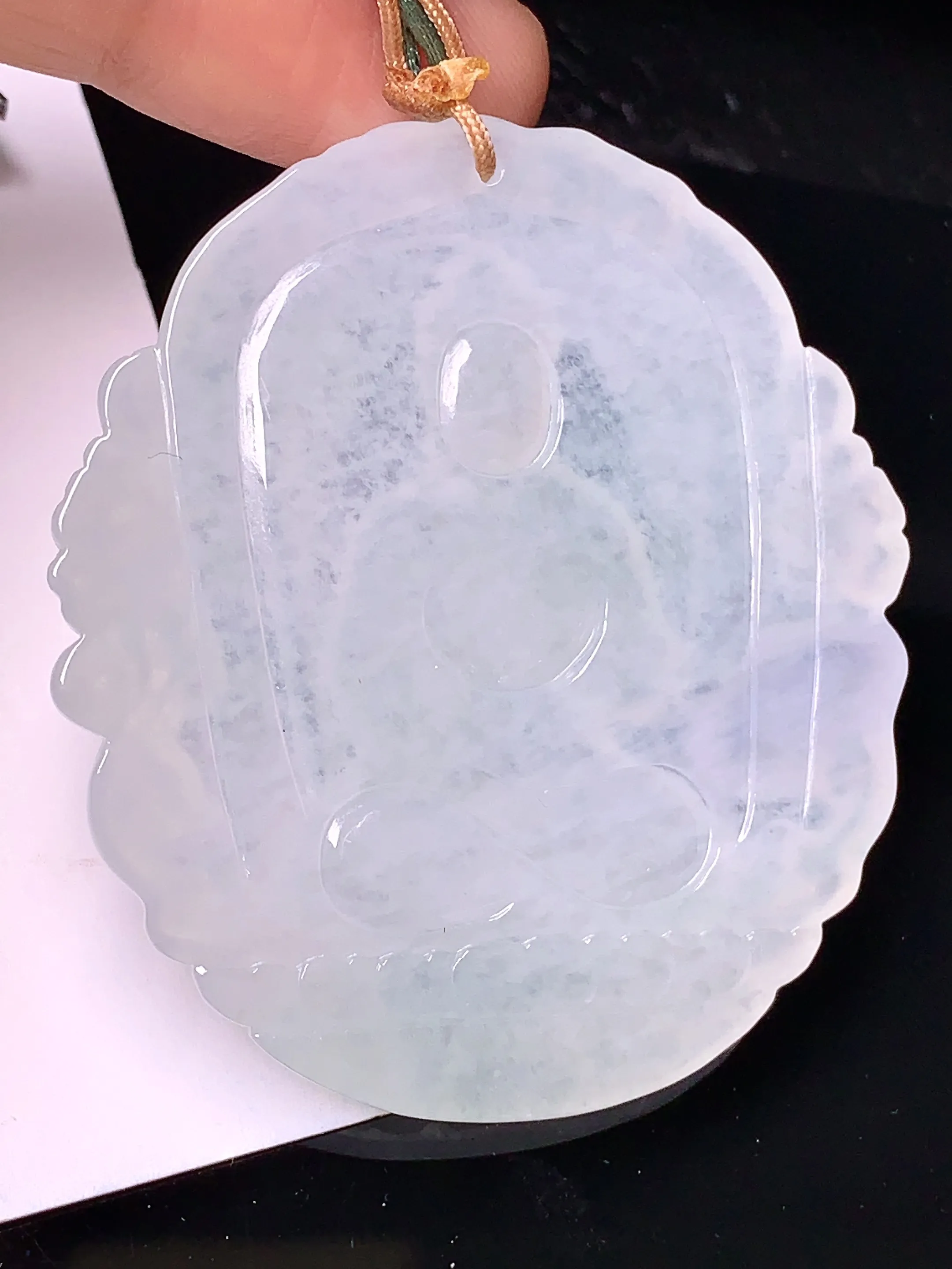 冰种大日如来佛祖吊坠 玉质细腻 色泽清新艳丽 整体尺寸51.8*47*5.7