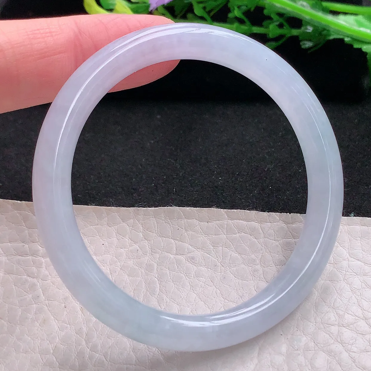 n小圈口51*7.2*7叮当镯 天然缅甸翡翠a 货白月光圆条玉镯子 玉手环