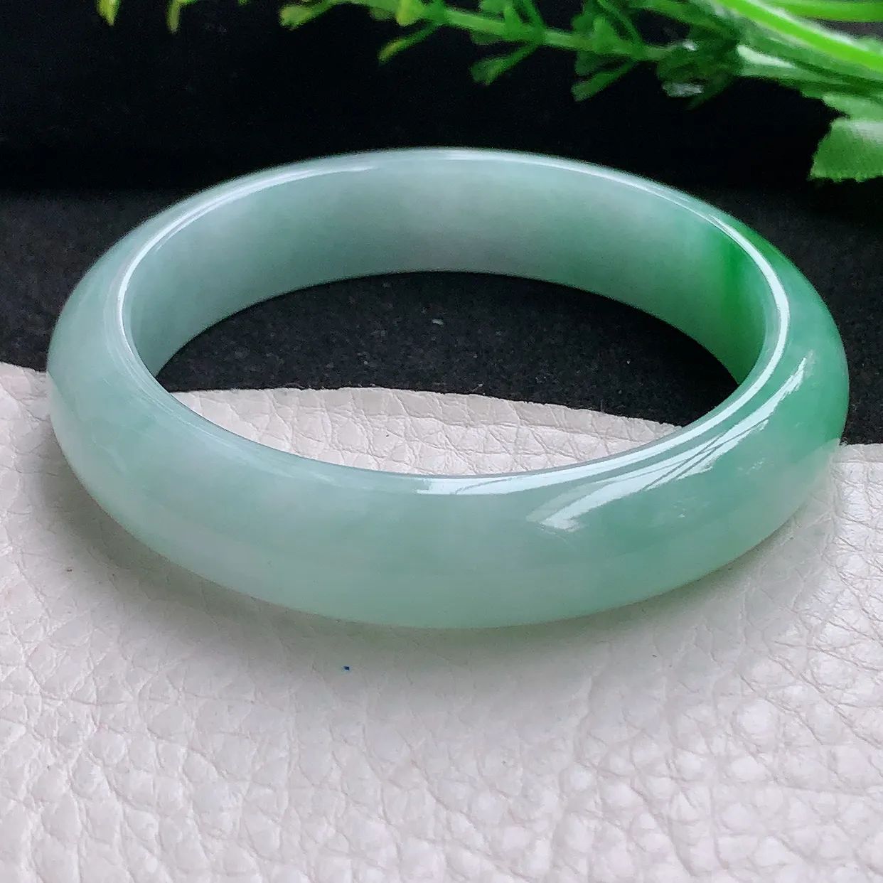 yh自然光53*12.3*7.5平安镯 天然缅甸翡翠飘绿水润飘阳绿宽边玉镯子