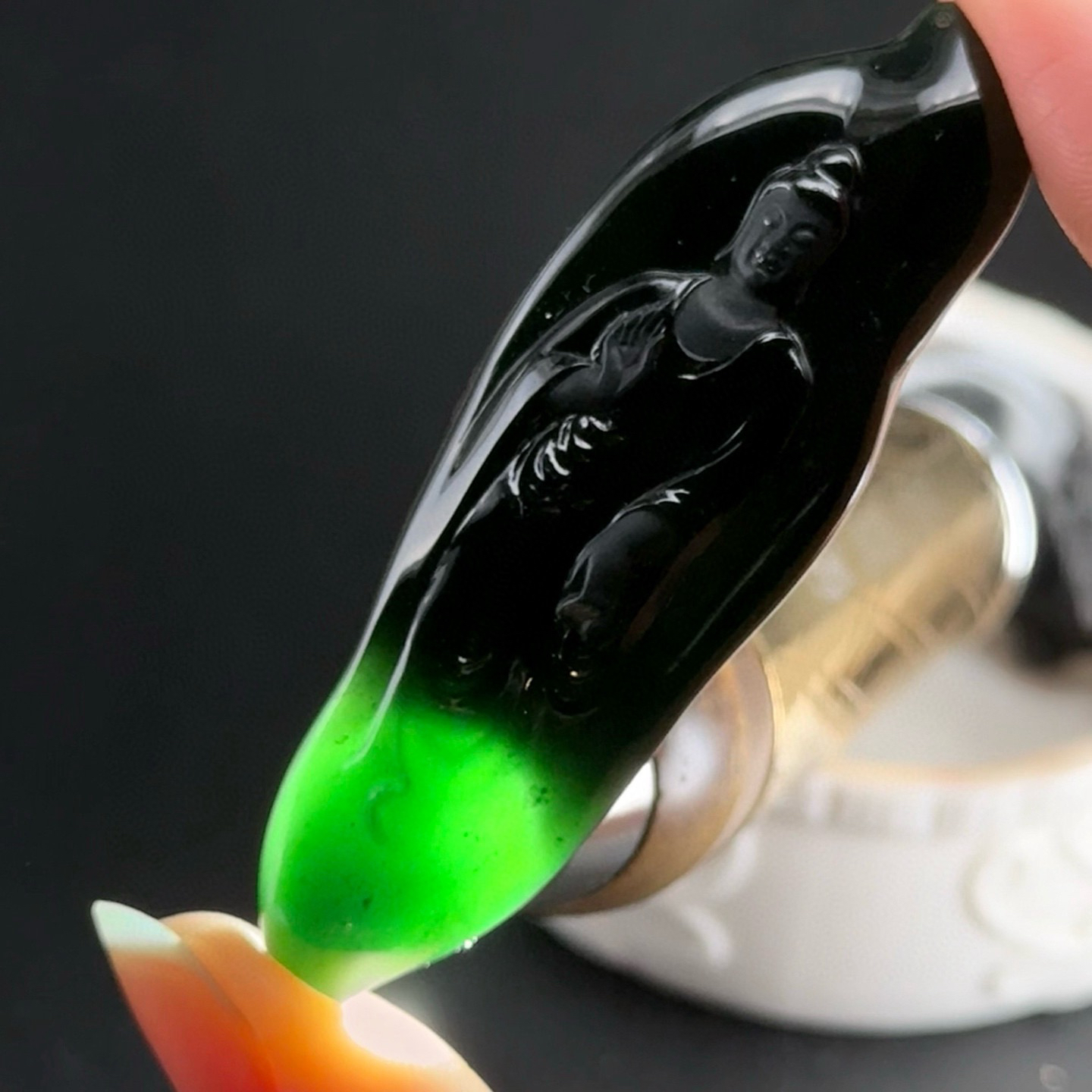 精品墨翠大日如来 种好色正 黑度极好 打灯通透 油性十足 尺寸65.5