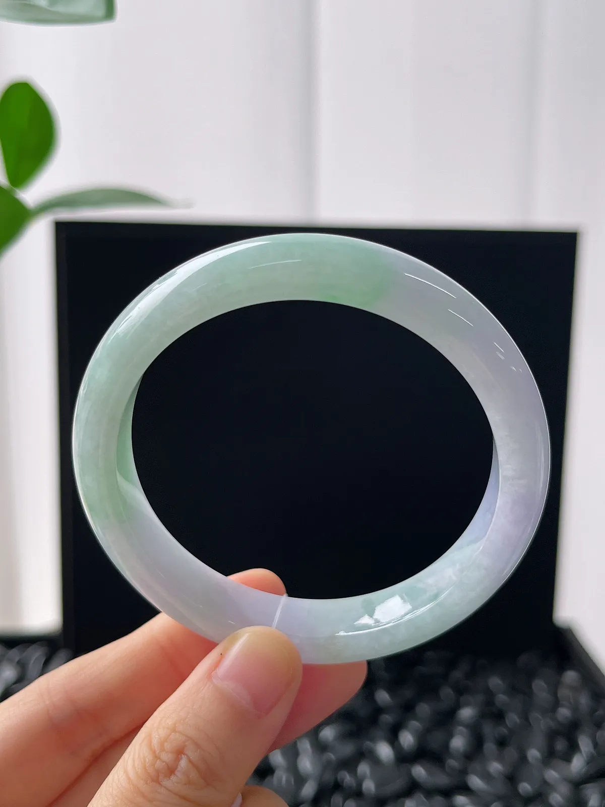 正圈56圈口，翡翠糯化种春带彩手镯