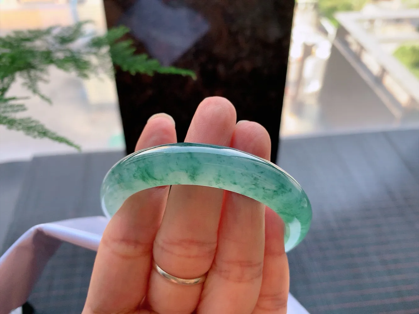 正圈冰玻飘花 无瑕 尺寸:54.9/12.3/8.5 花美 种水好