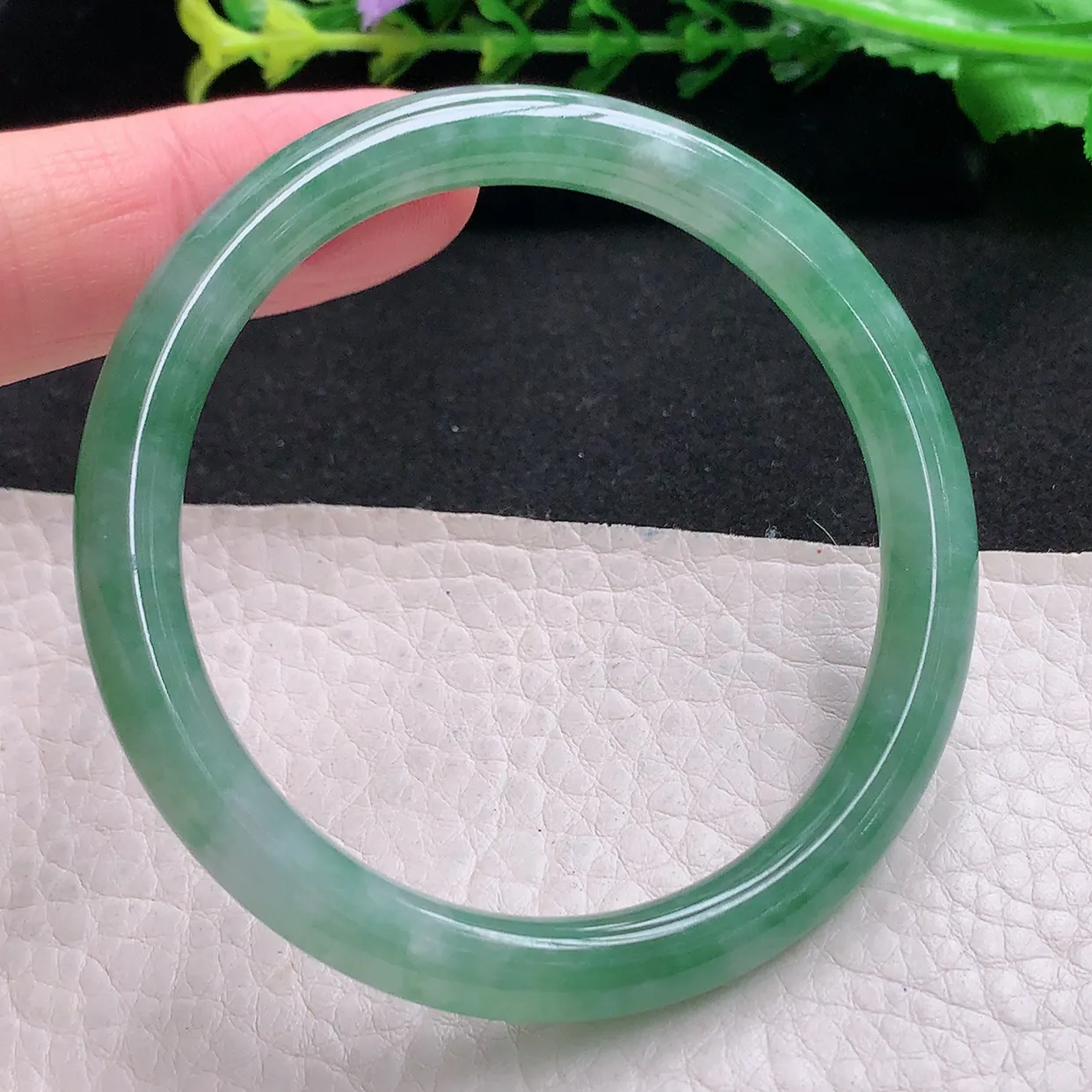 xh小圈口53*7叮当镯 天然缅甸翡翠a货手镯冰飘花秀气圆条玉镯子