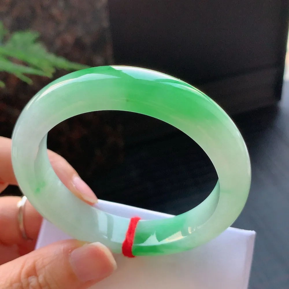 正圈冰阳绿 无瑕 尺寸:54.5/12.9/8.6 色阳