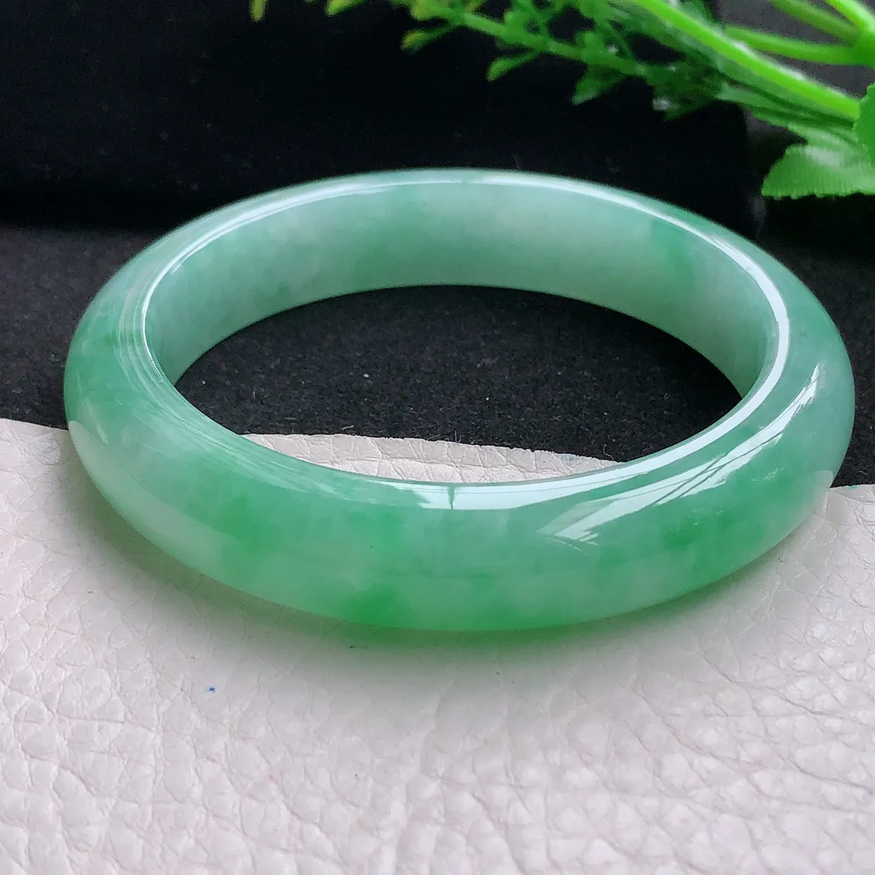 Nc自然光57.5*12.5*8.5平安镯 天然缅甸翡翠a 货冰润飘阳绿宽边玉镯子