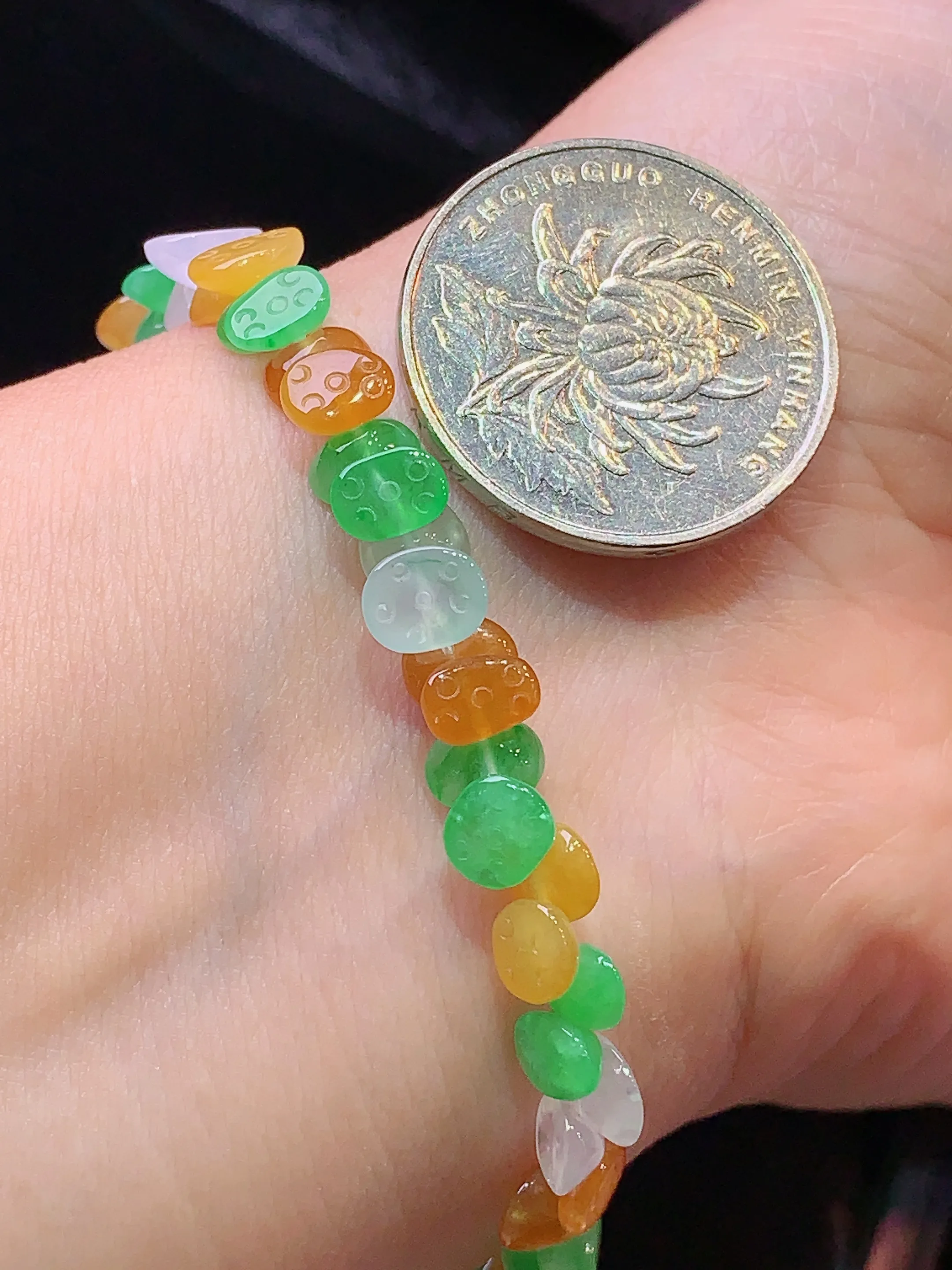 多彩蛋面手链 玉质细腻 色泽清新艳丽 整体尺寸7*5*2.5