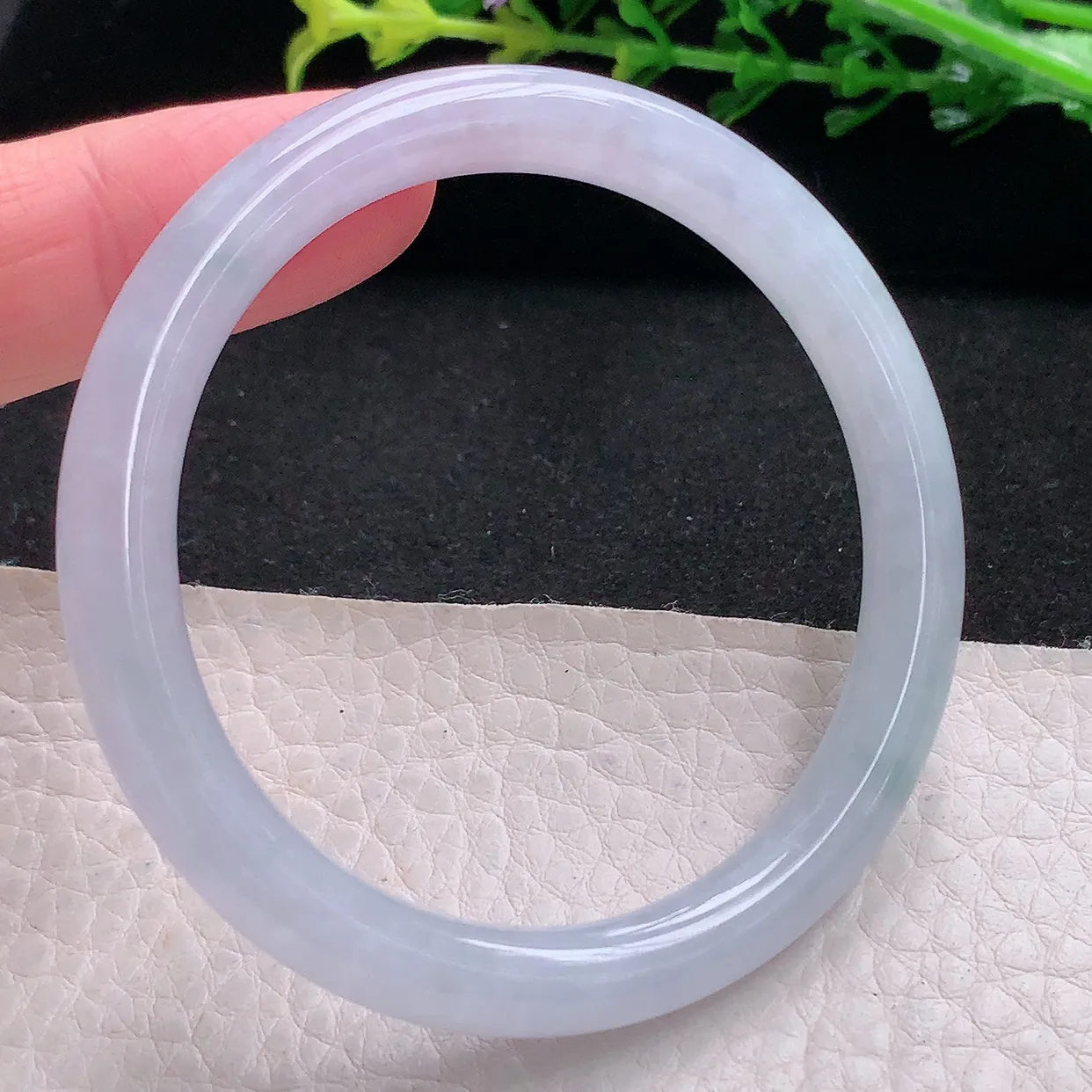 n小圈口51*7.2*7叮当镯 天然缅甸翡翠a 货白月光圆条玉镯子 玉手环