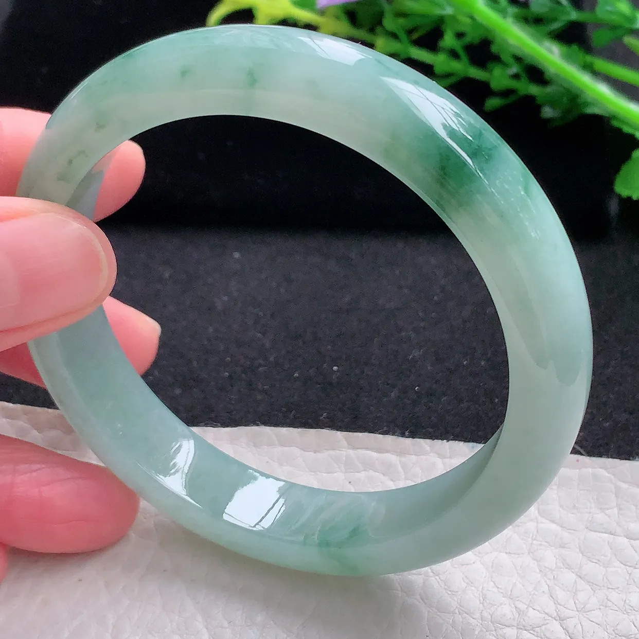 Nc自然光57.5*11.8*8平安镯 天然缅甸翡翠a 货冰飘花宽边玉镯子
