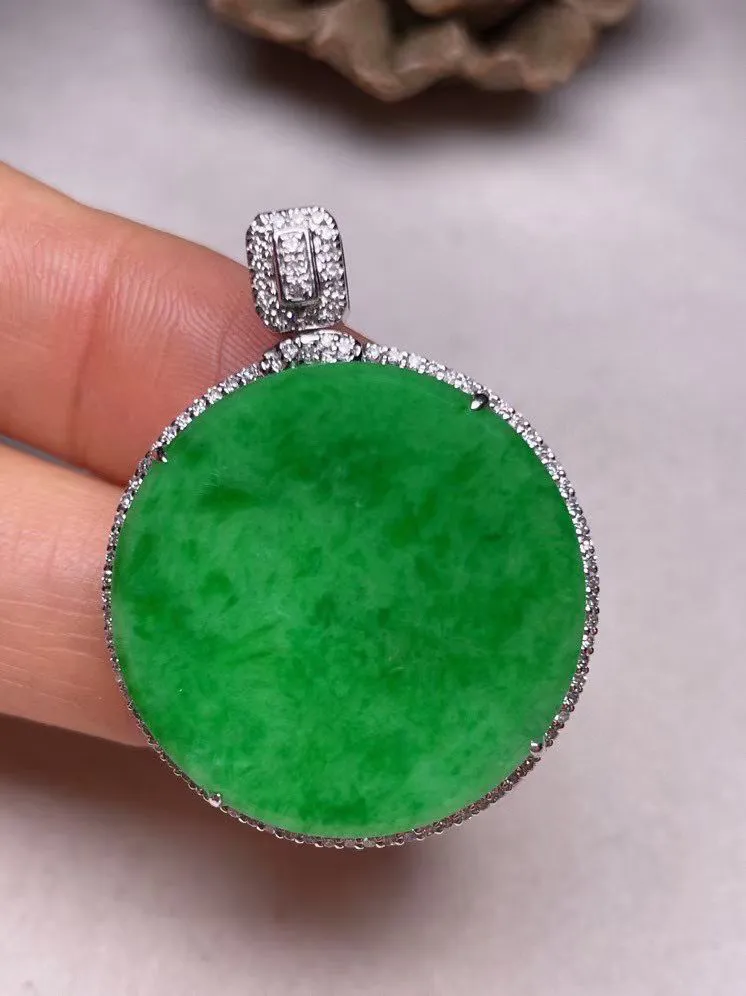 冰种阳绿平安扣吊坠、真金真钻镶嵌，种水好，玉质细腻 .裸石尺寸 25.0