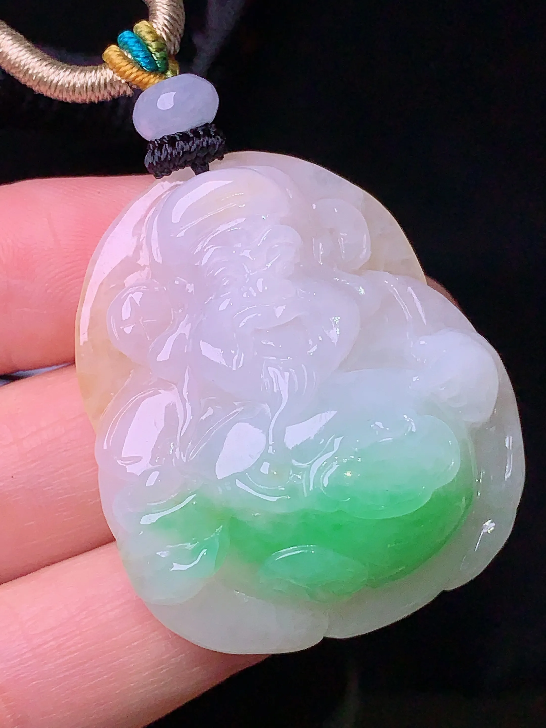 飘绿财神吊坠 玉质细腻 色泽清新艳丽 整体尺寸38*32.8*12.2