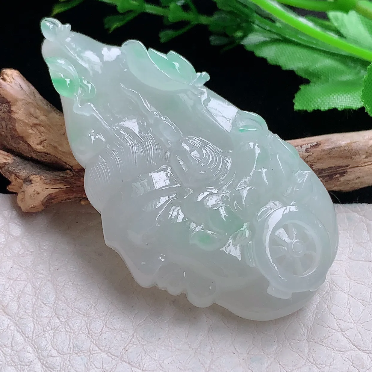 lz自然光58.8*33.5*11天然缅甸翡翠飘绿随形普度众生玉吊坠 玉挂件