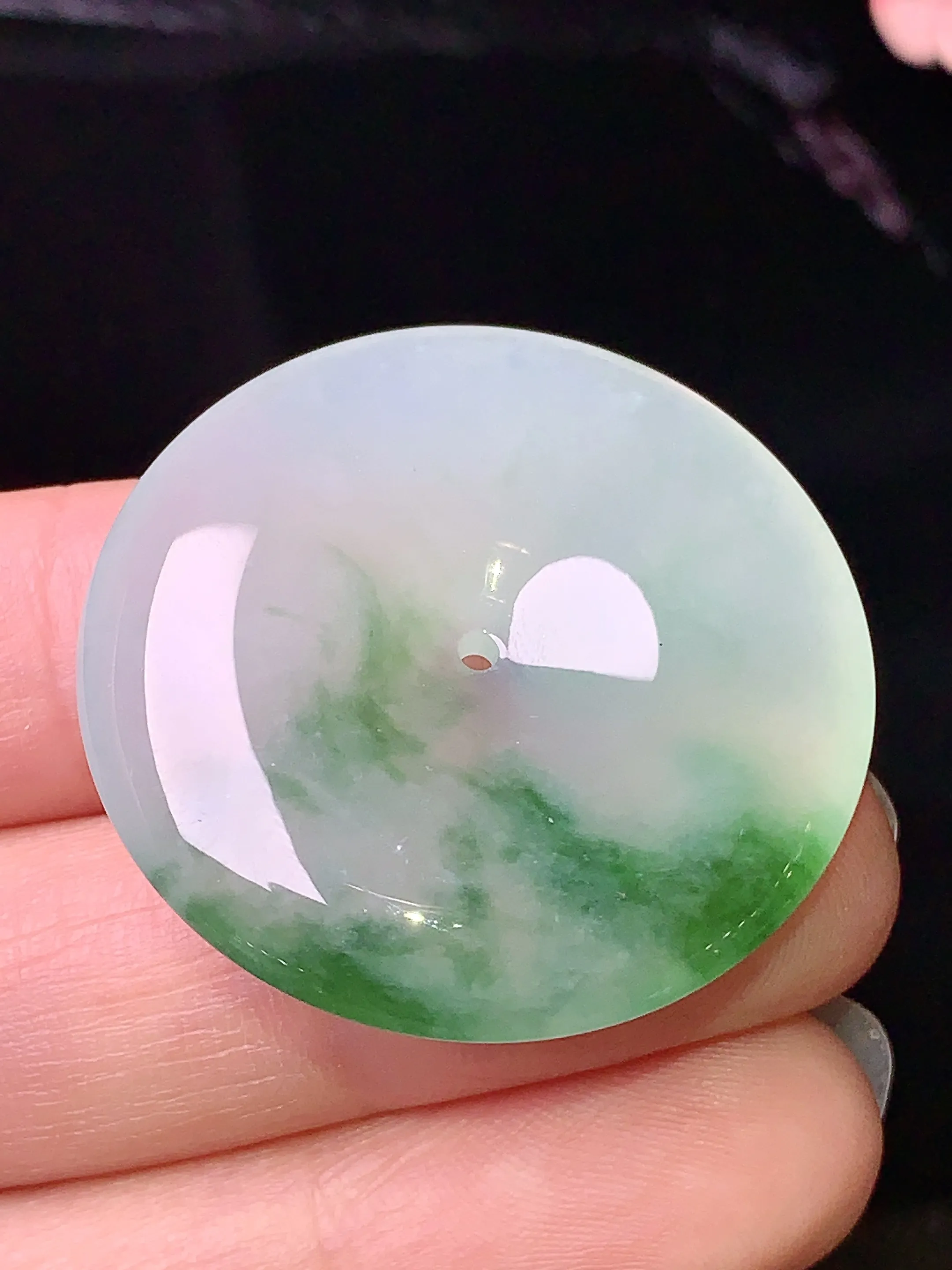 飘绿平安扣吊坠 玉质细腻 色泽清新艳丽 整体尺寸32.5*6