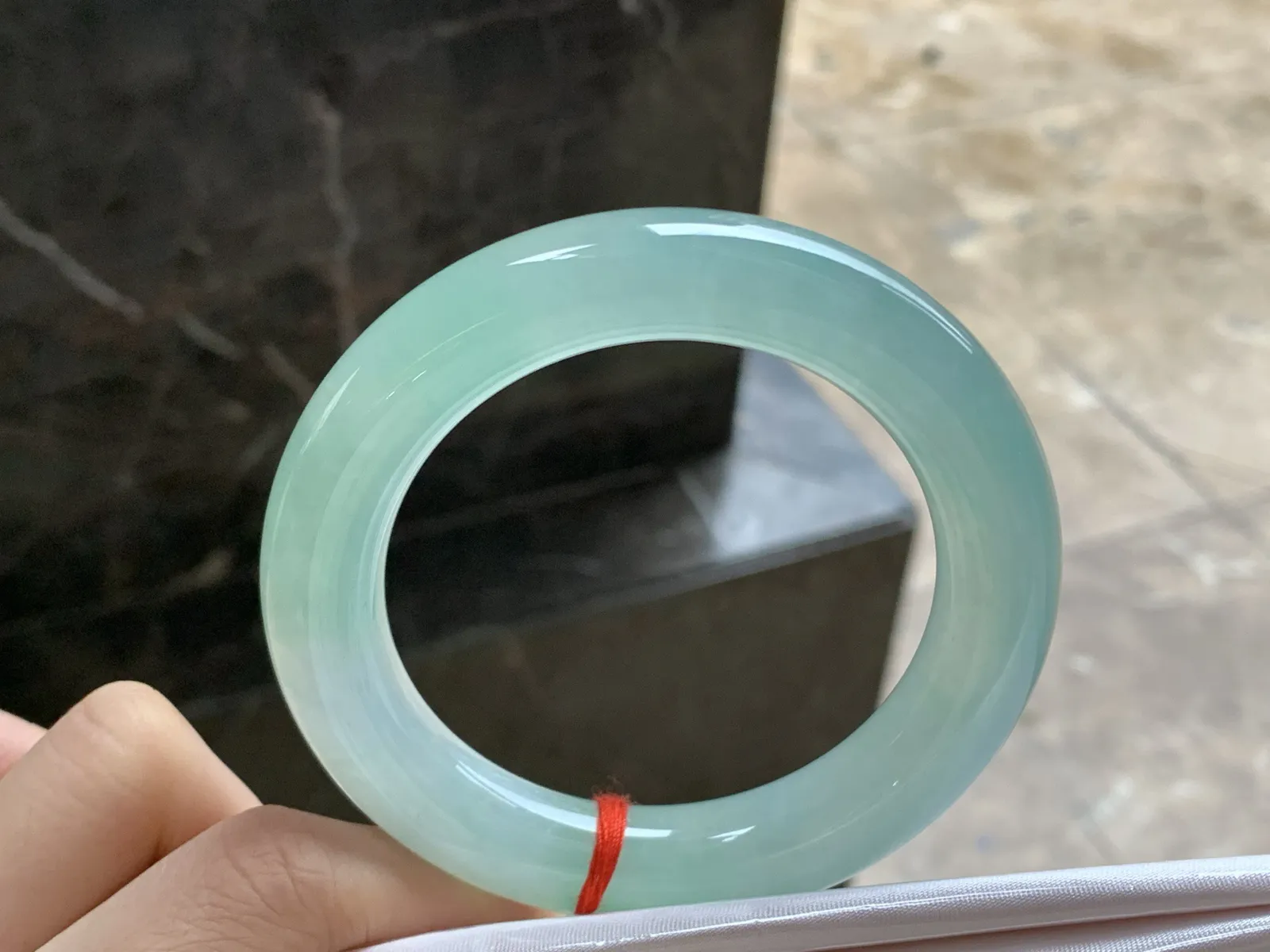 56-12

冰晴绿圆条手镯^_^冰透