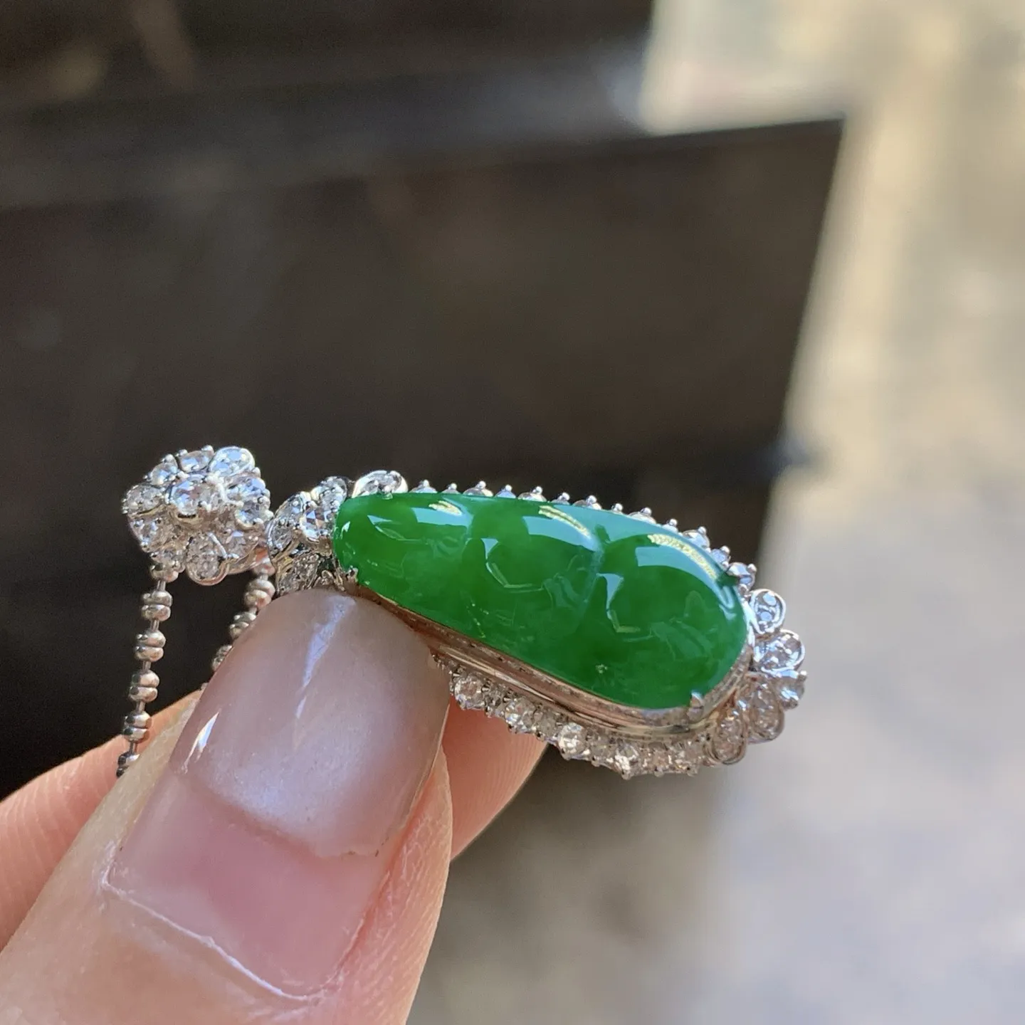 金钻镶嵌辣绿色豆子^_^鲜艳