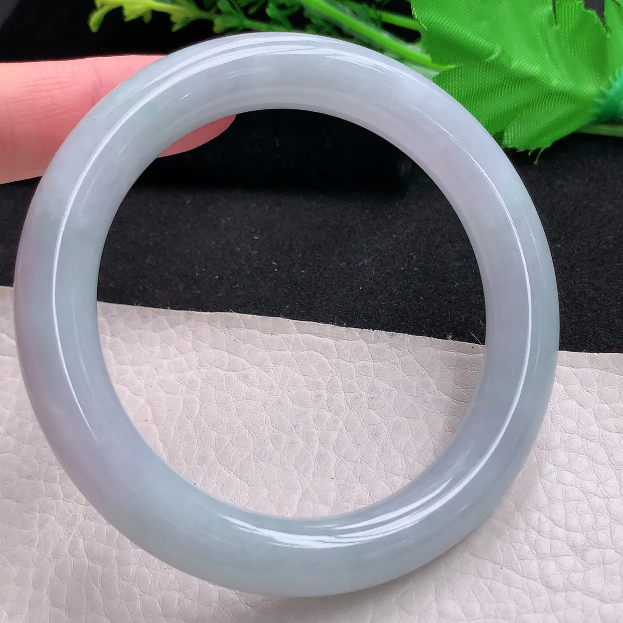 hh大圈口62*11.2*11.2美人镯 天然缅甸翡翠白月光大气圆条玉镯子