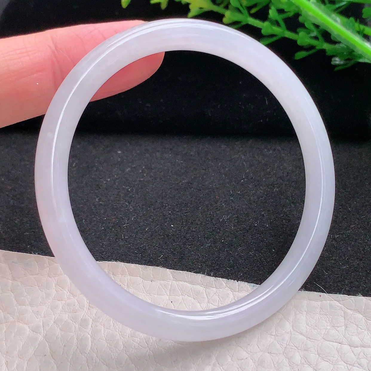 Nc自然光54*5.8*6.3叮当镯 天然缅甸翡翠a 货白月光圆条玉镯子