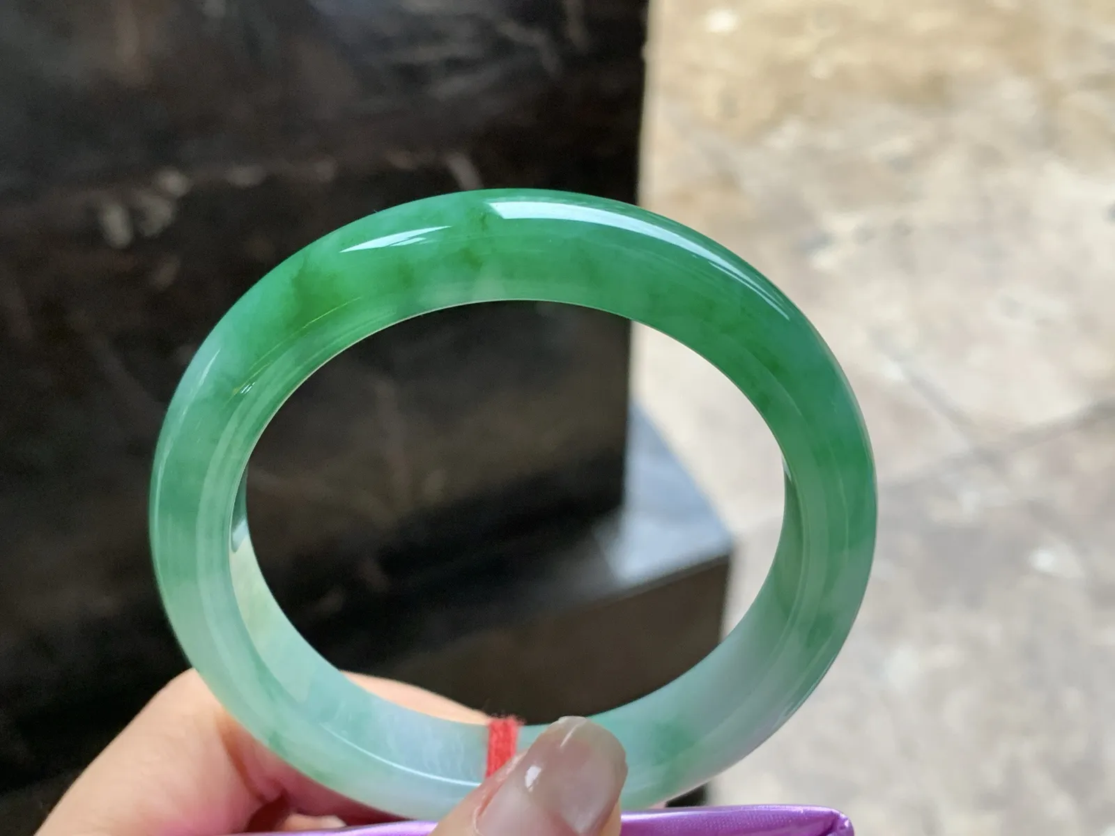 59-12.3-8.9

辣绿色手镯^_^颜色浓郁 鲜艳