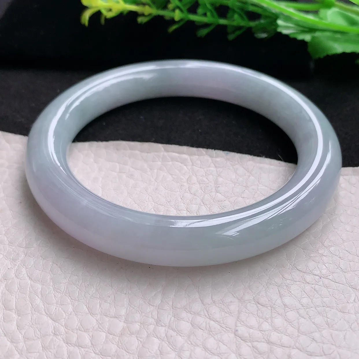 hh大圈口62*11.2*11.2美人镯 天然缅甸翡翠白月光大气圆条玉镯子