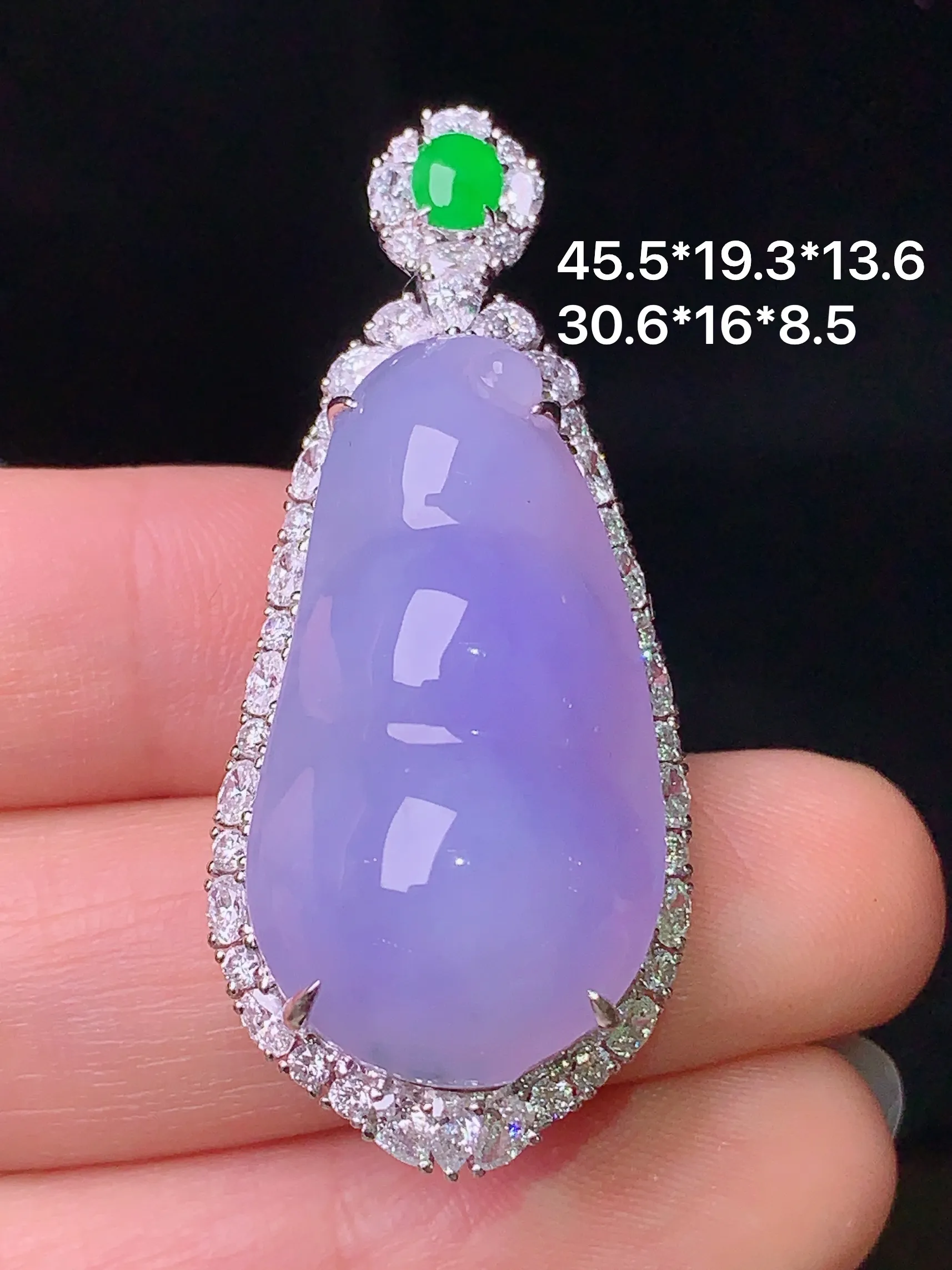 18k金钻镶嵌紫罗兰四季豆吊坠 玉质细腻 色泽清新艳丽 整体尺寸45.5*19.3*13.6