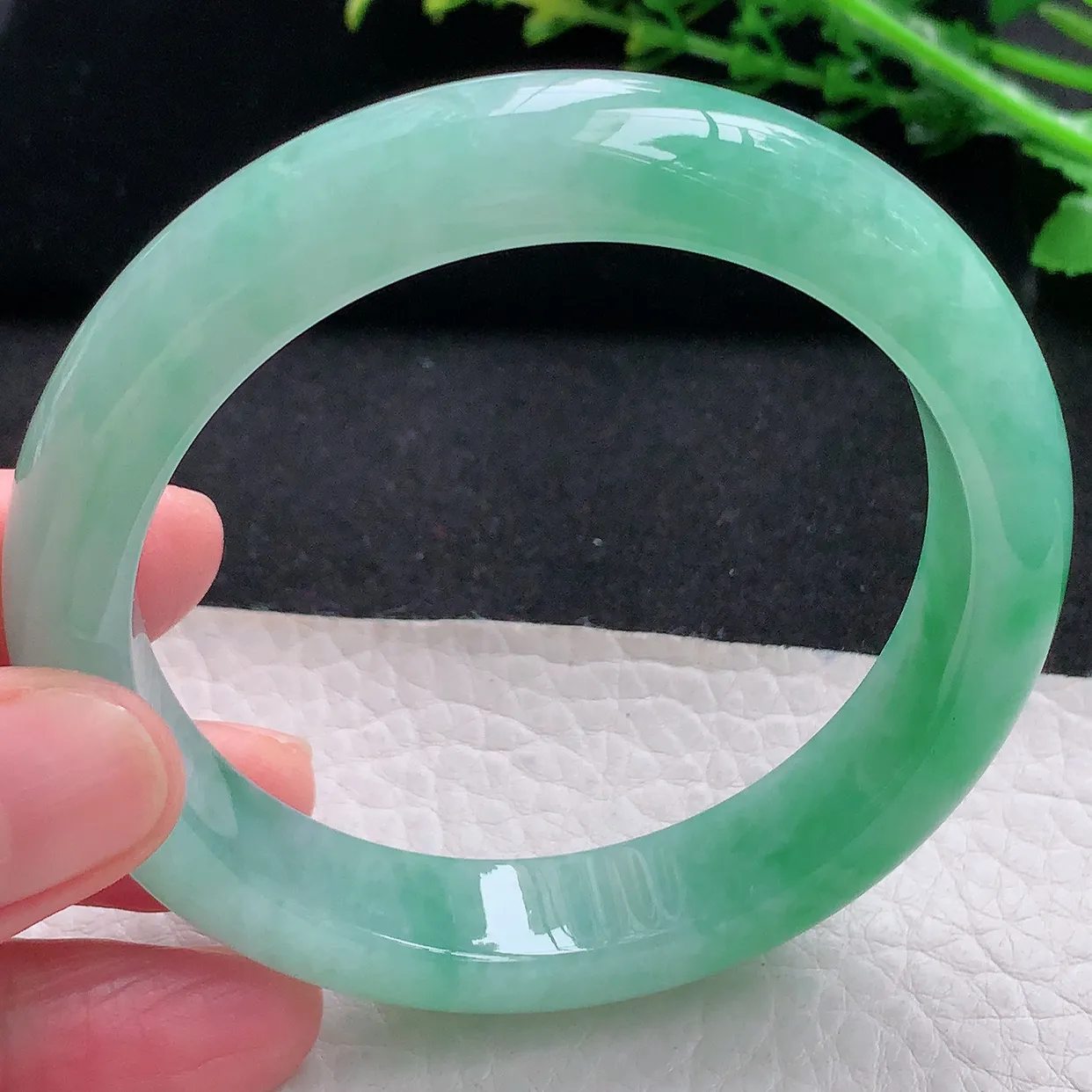 Nc自然光57.5*12.5*8.5平安镯 天然缅甸翡翠a 货冰润飘阳绿宽边玉镯子