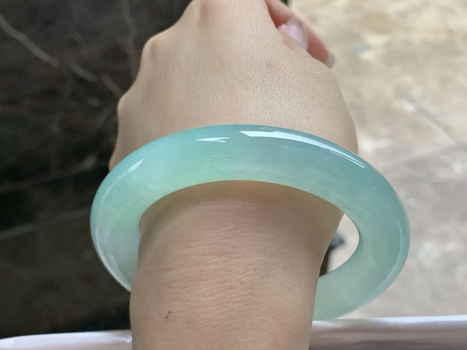 56-12

冰晴绿圆条手镯^_^冰透