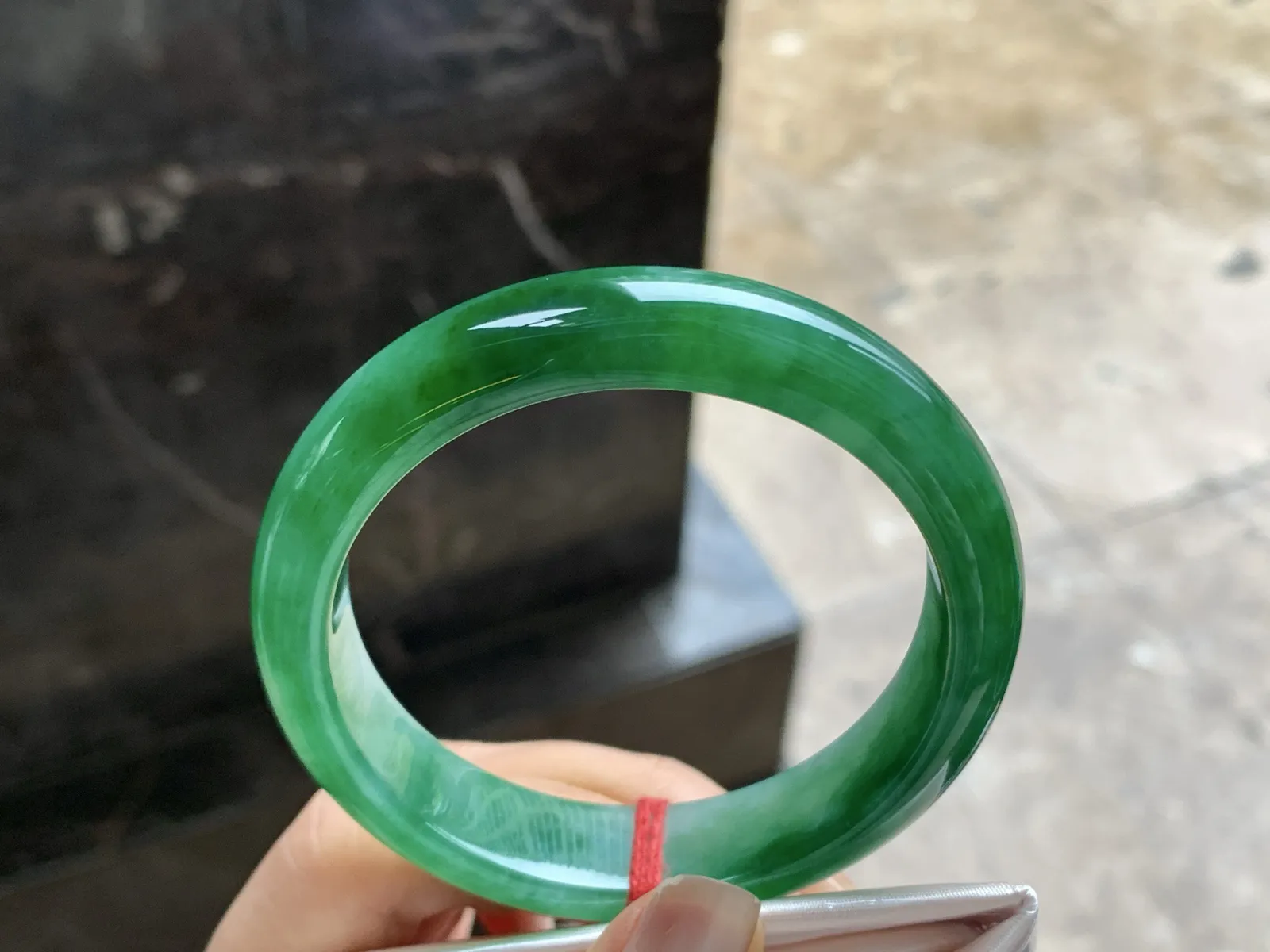 56.5-13.6-8

辣绿色手镯^_^颜色浓郁 鲜艳