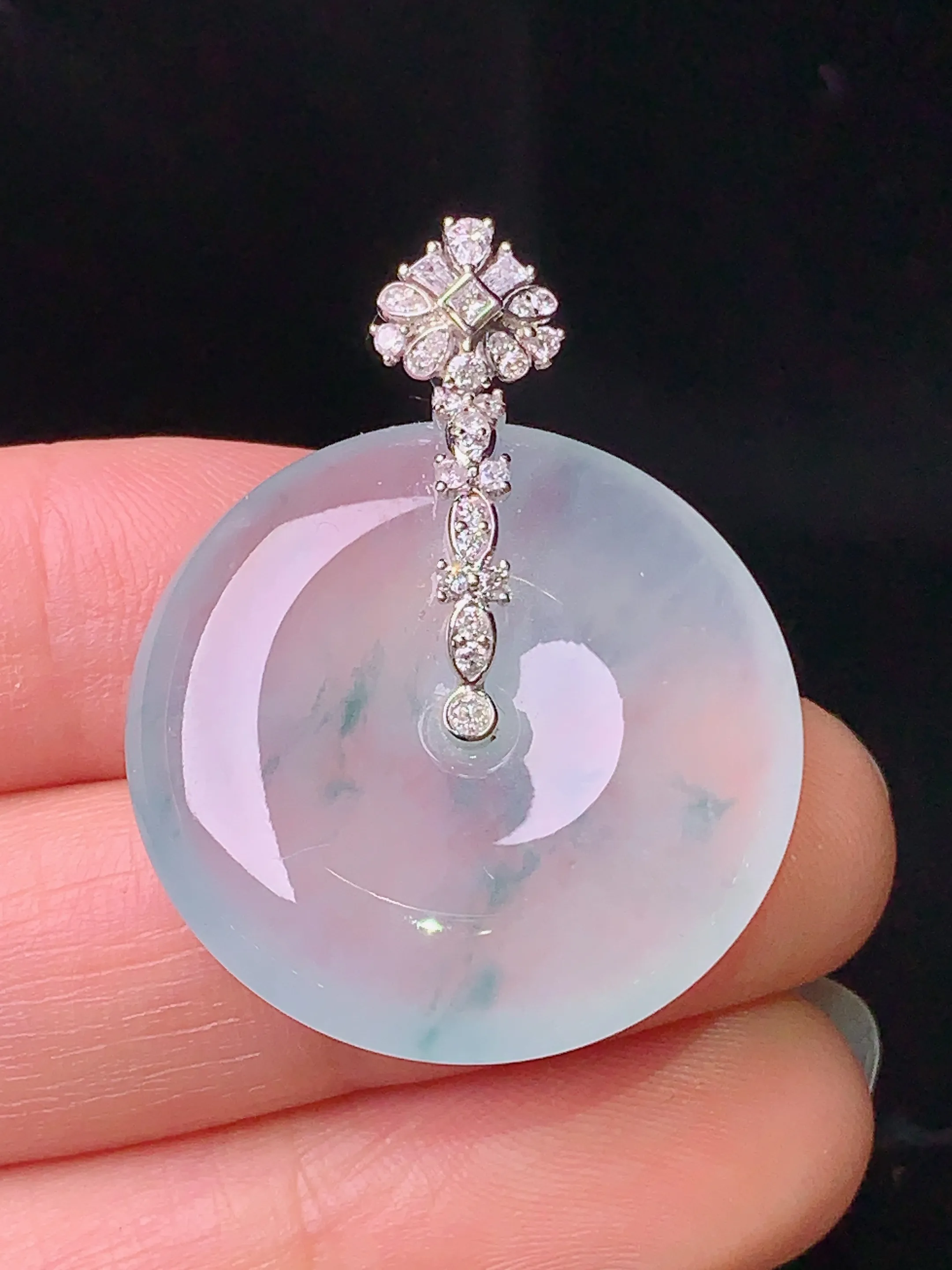 18k金钻镶嵌冰种平安扣吊坠 玉质细腻 色泽清新艳丽 整体尺寸34.5*26.5*5.6