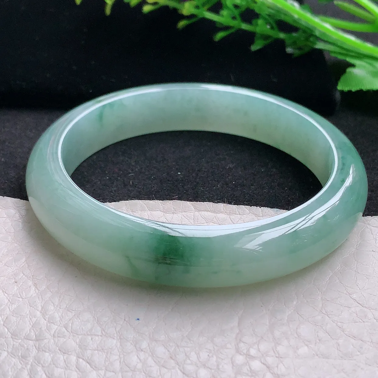 Nc自然光57.5*11.8*8平安镯 天然缅甸翡翠a 货冰飘花宽边玉镯子