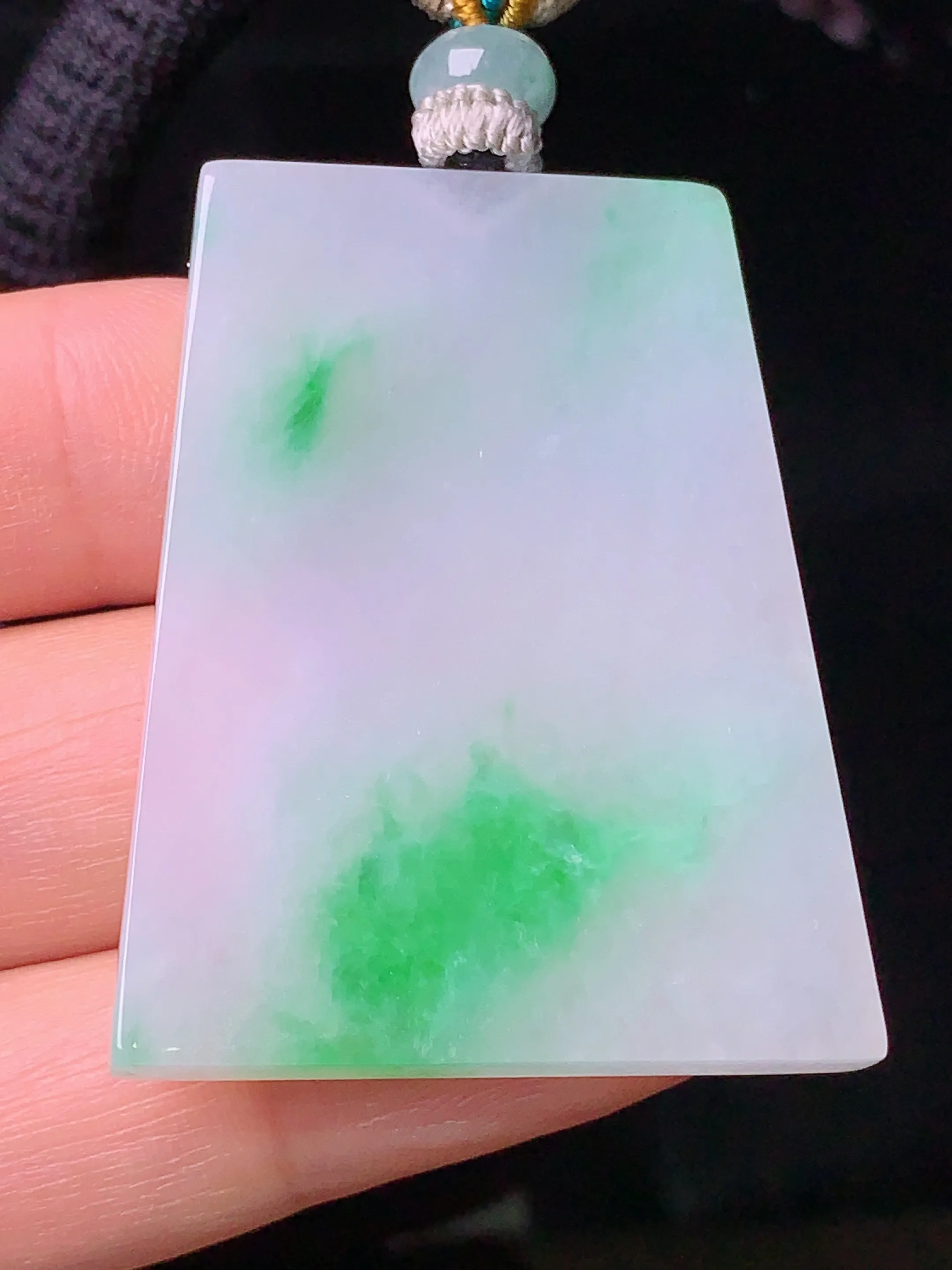 飘绿无事牌吊坠 玉质细腻 色泽清新艳丽 整体尺寸41.8*32.5*3.8