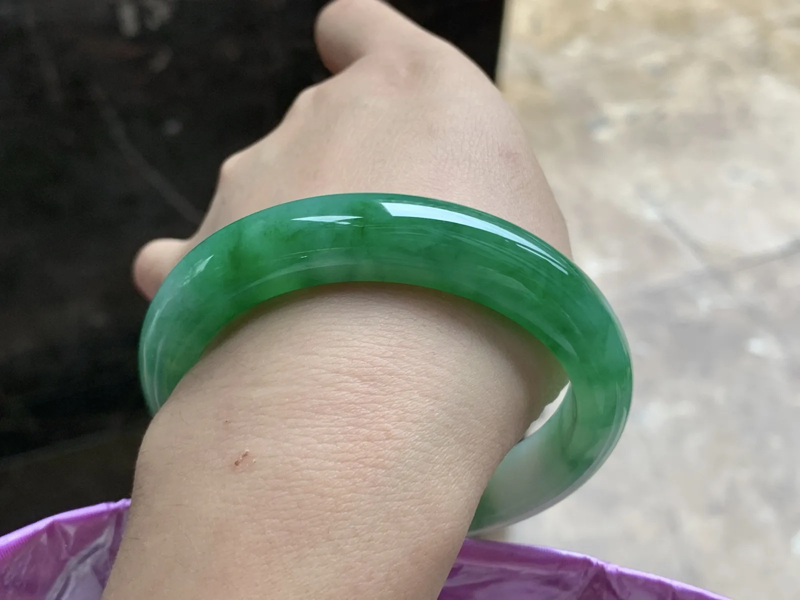 59-12.3-8.9

辣绿色手镯^_^颜色浓郁 鲜艳