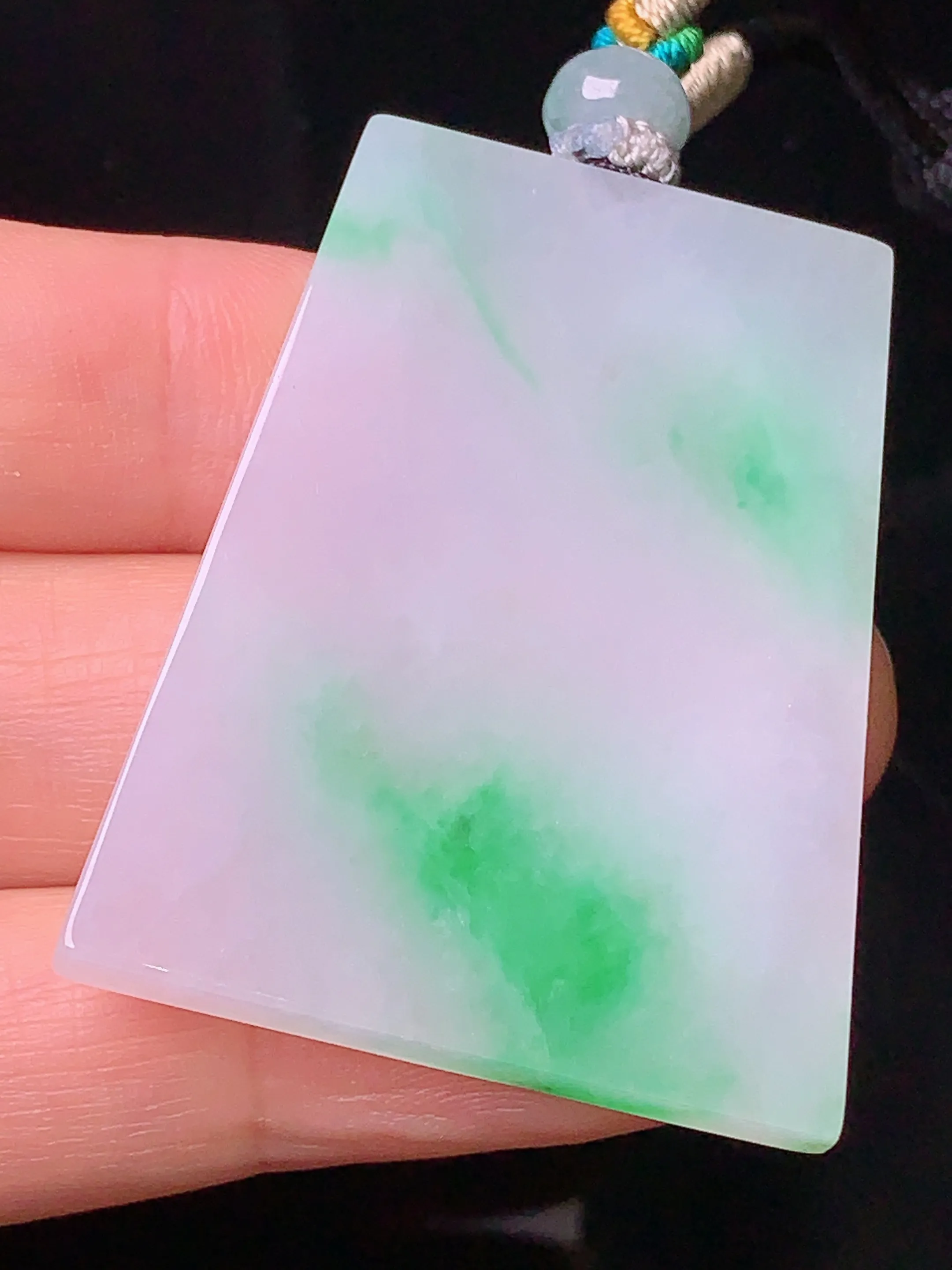 飘绿无事牌吊坠 玉质细腻 色泽清新艳丽 整体尺寸41.8*32.5*3.8