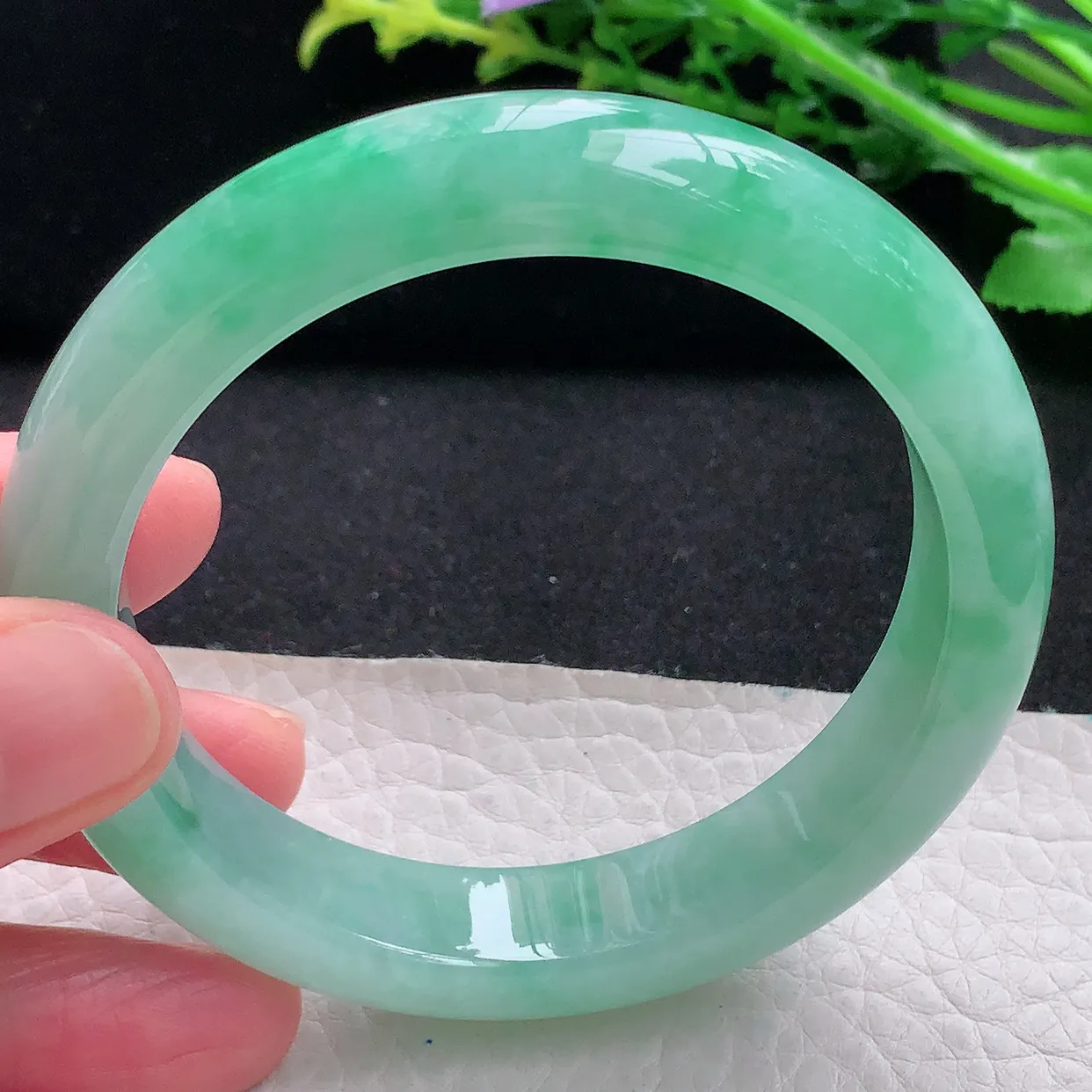 Nc自然光57.5*12.5*8.5平安镯 天然缅甸翡翠a 货冰润飘阳绿宽边玉镯子