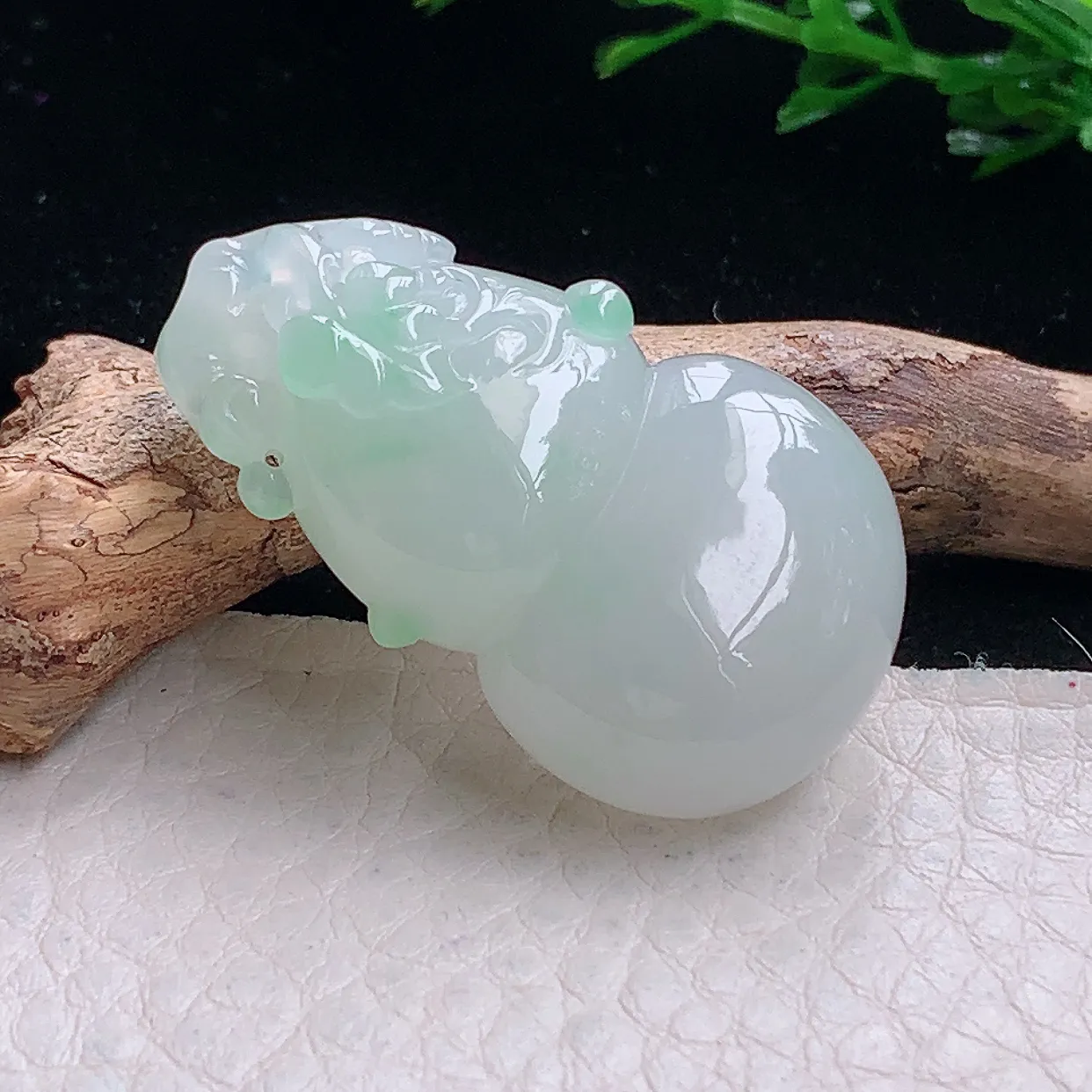 lz自然光37*21.8*10.7天然缅甸翡翠冰飘绿饱满葫芦玉吊坠 玉挂件