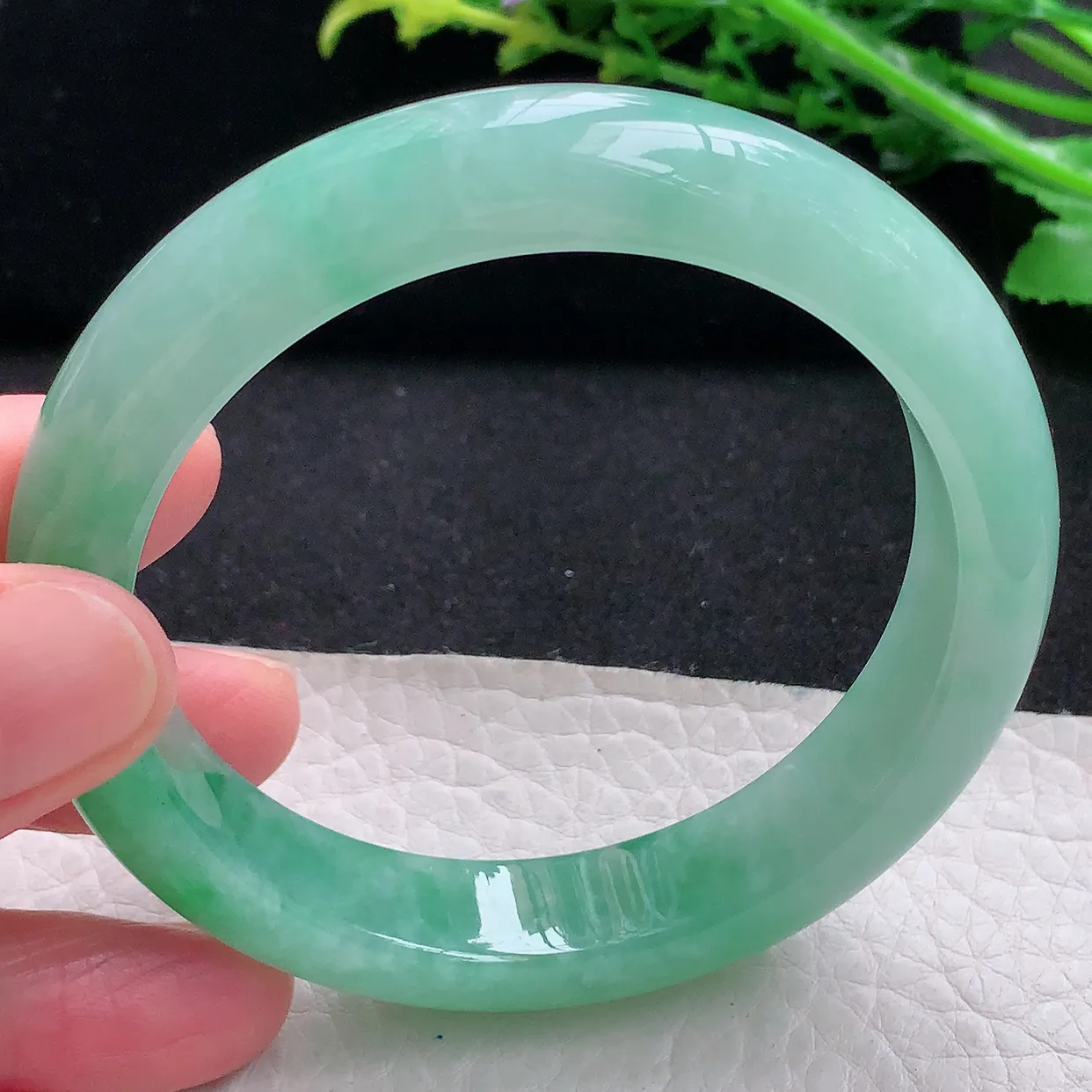 Nc自然光57.5*12.5*8.5平安镯 天然缅甸翡翠a 货冰润飘阳绿宽边玉镯子