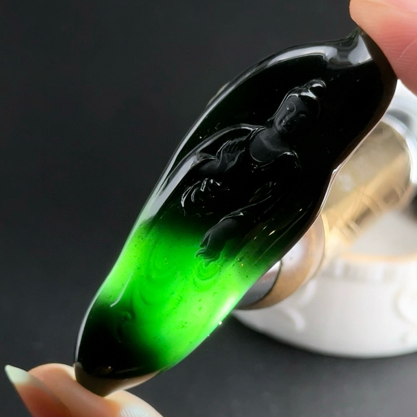 精品墨翠大日如来 种好色正 黑度极好 打灯通透 油性十足 尺寸65.5