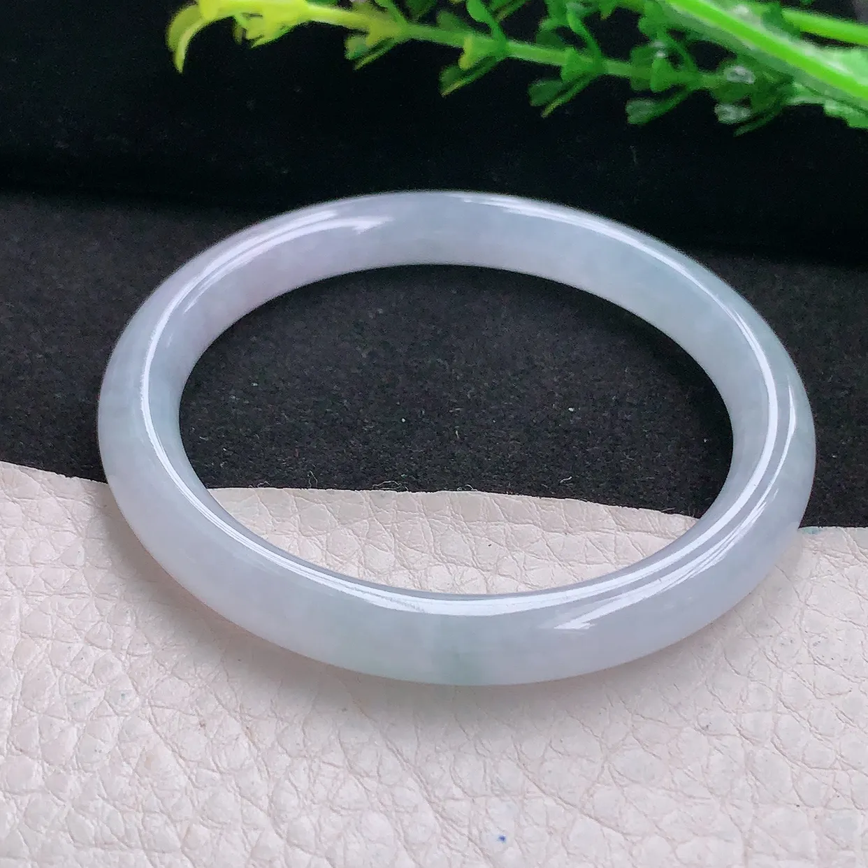 n小圈口51*7.2*7叮当镯 天然缅甸翡翠a 货白月光圆条玉镯子 玉手环