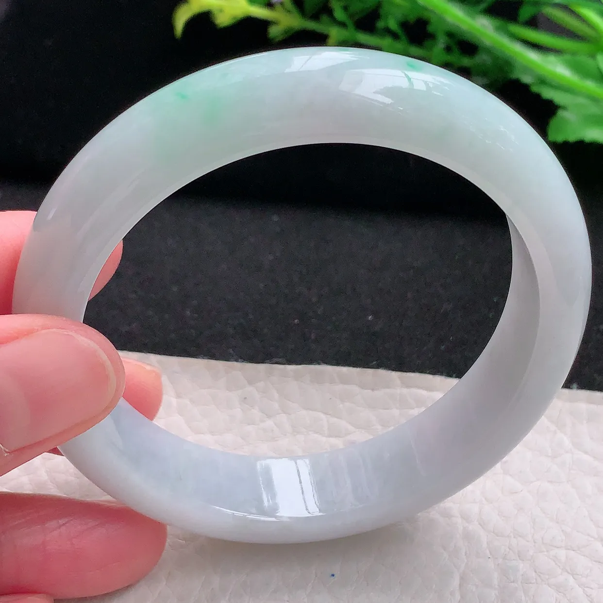 ll自然光58.5*13.8*8.2平安镯 天然缅甸翡翠a 货飘绿宽边玉镯子 玉手环