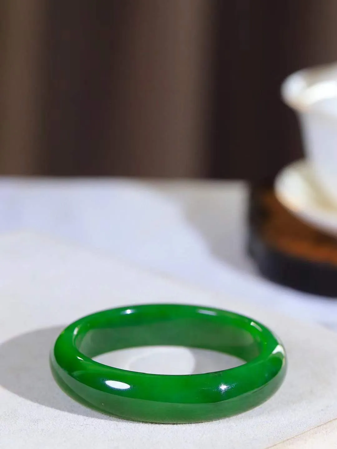 【碧色荡漾·手镯】

收藏级臻品和田玉碧玉手镯，玉质细腻温润，手感舒适，️线条流畅，简约大气