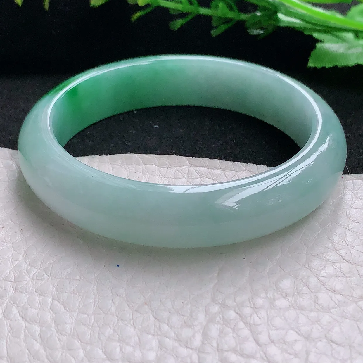 yh自然光53*12.3*7.5平安镯 天然缅甸翡翠飘绿水润飘阳绿宽边玉镯子