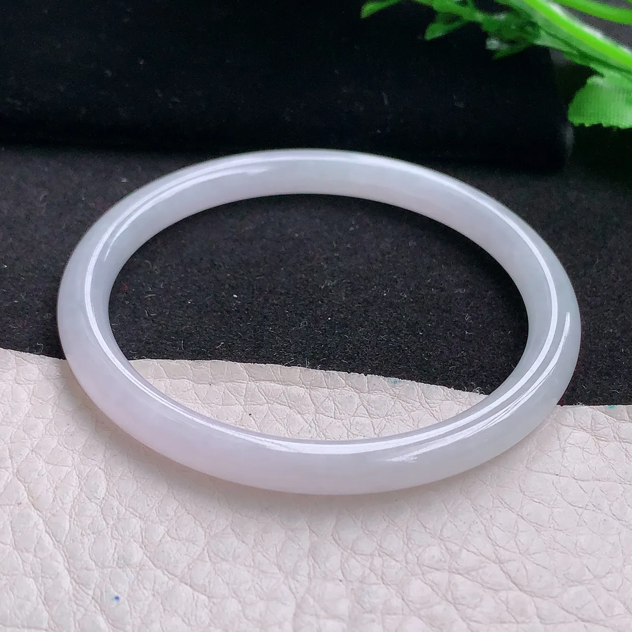 Nc自然光54*5.8*6.3叮当镯 天然缅甸翡翠a 货白月光圆条玉镯子