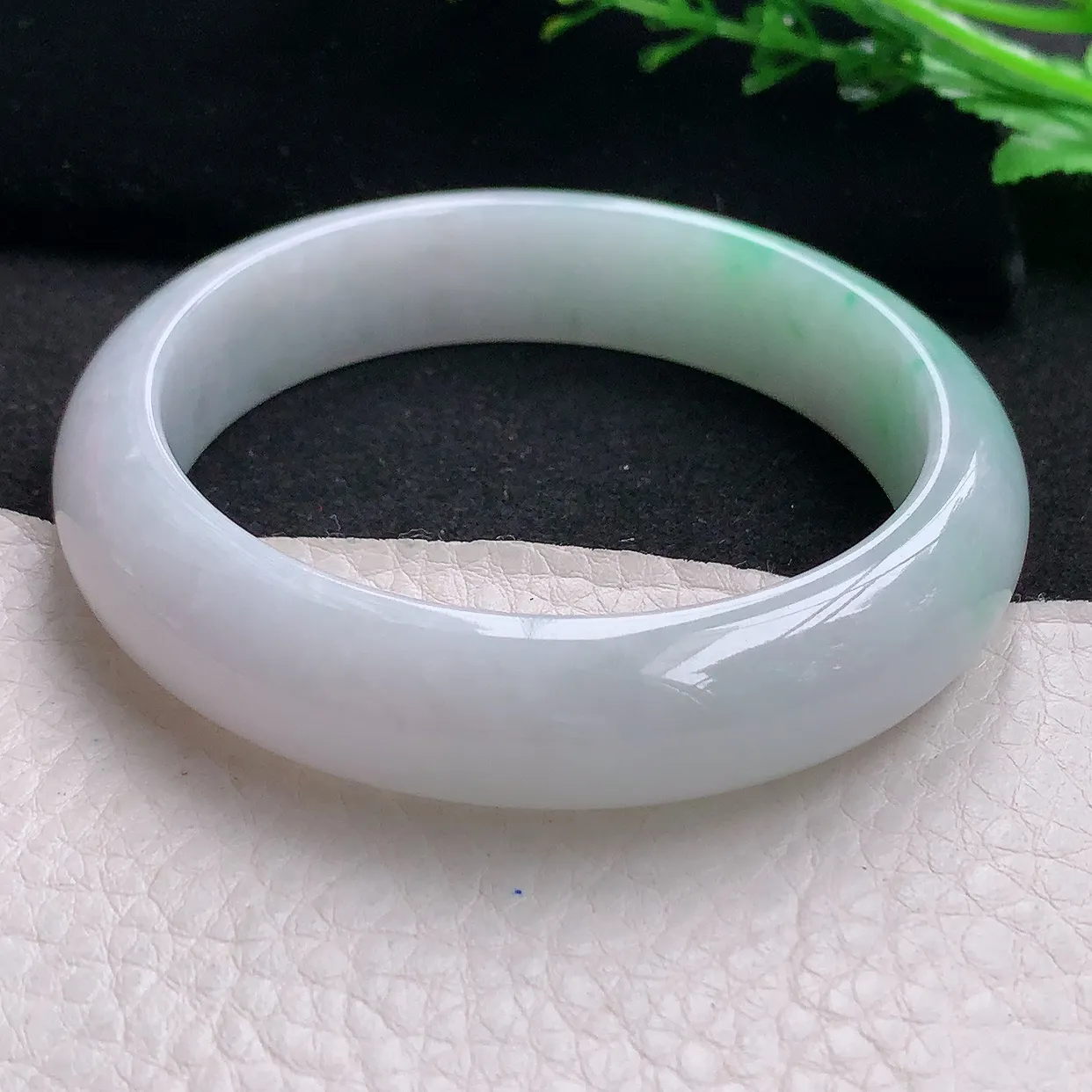 ll自然光58.5*13.8*8.2平安镯 天然缅甸翡翠a 货飘绿宽边玉镯子 玉手环