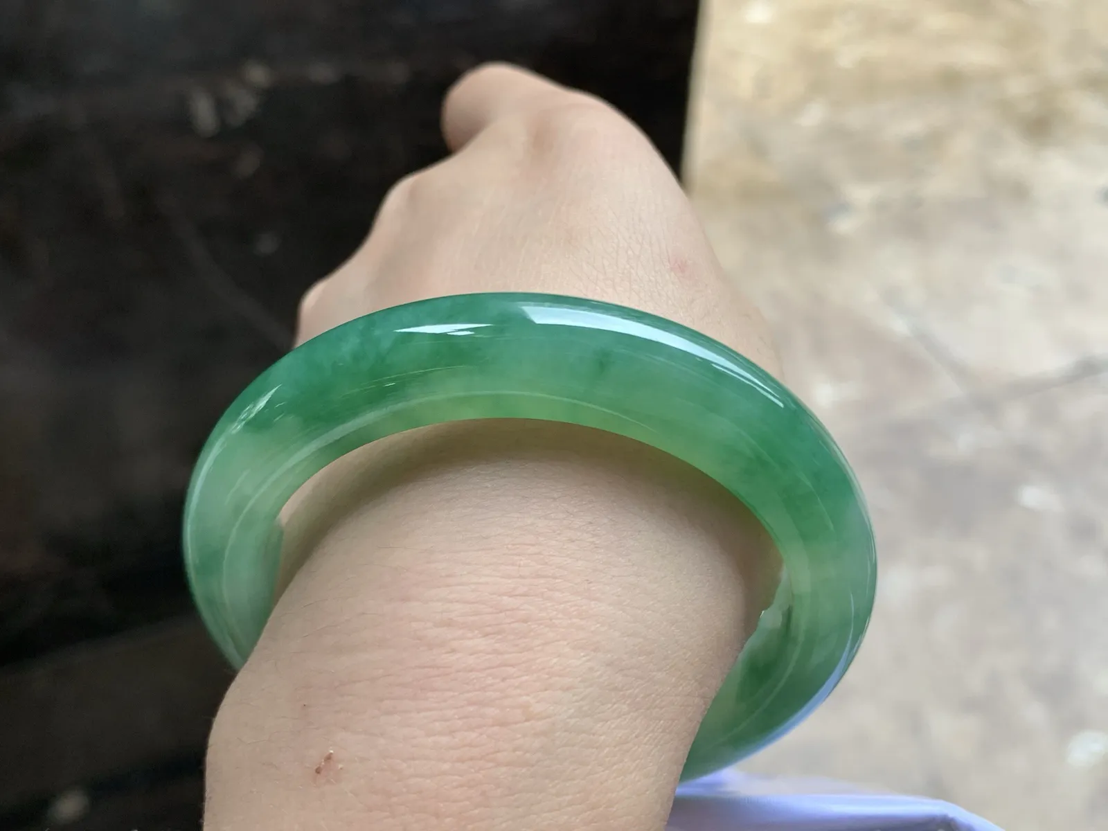 56.5-11.7-9.2

浓绿色手镯^_^鲜艳