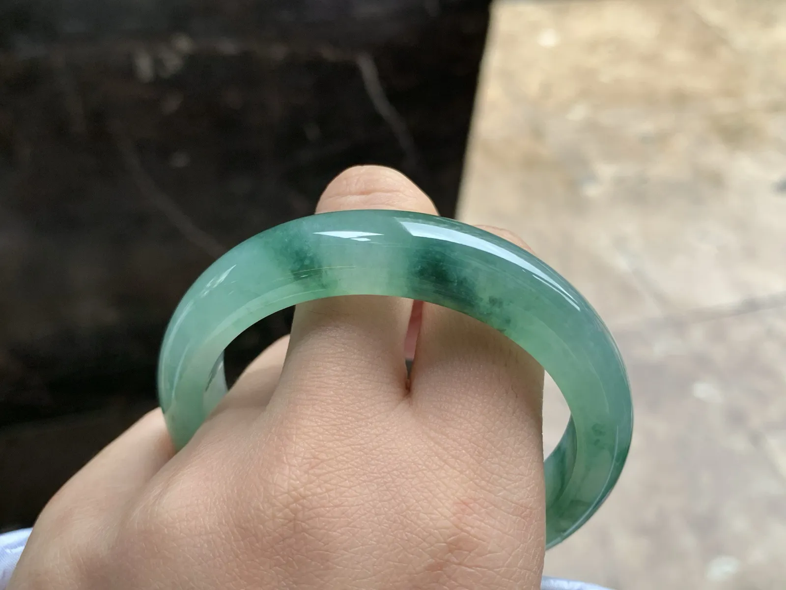 54-12.4–8.1

飘花手镯^_^玉质温润