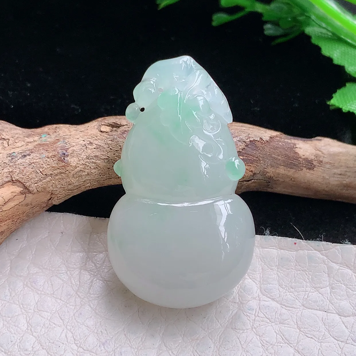 lz自然光37*21.8*10.7天然缅甸翡翠冰飘绿饱满葫芦玉吊坠 玉挂件