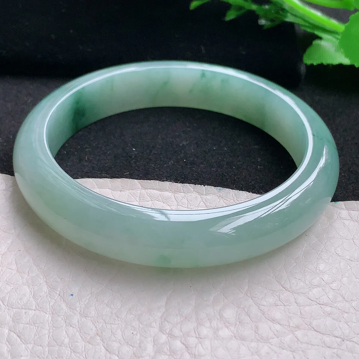 Nc自然光57.5*11.8*8平安镯 天然缅甸翡翠a 货冰飘花宽边玉镯子